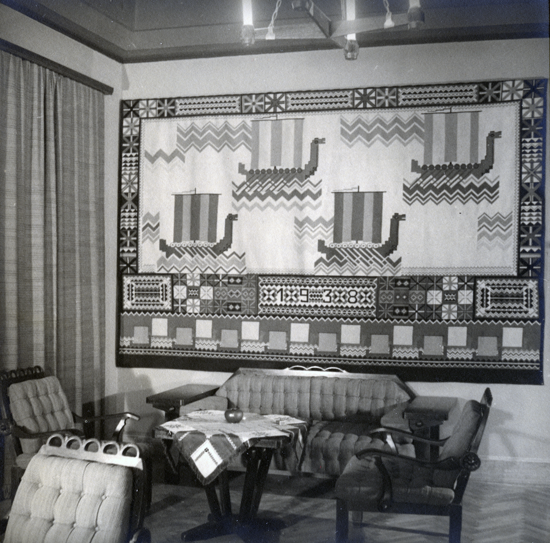 Valley Castle Toilas, President K. Pätsi sovereigns. Coffee bar at the bottom floor