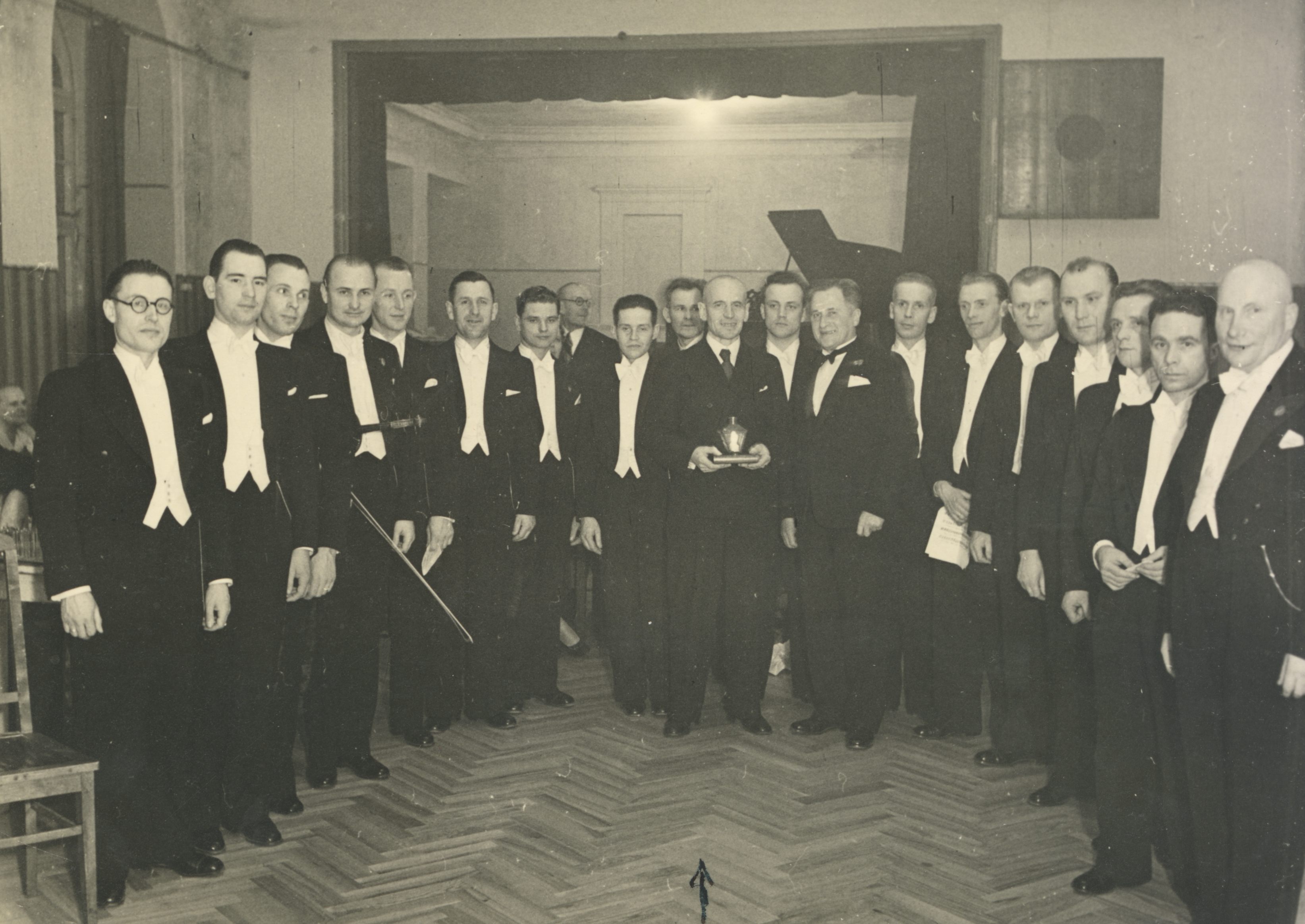 Artur Adson on his 50th birthday in 1939 with Karl Leinus choir