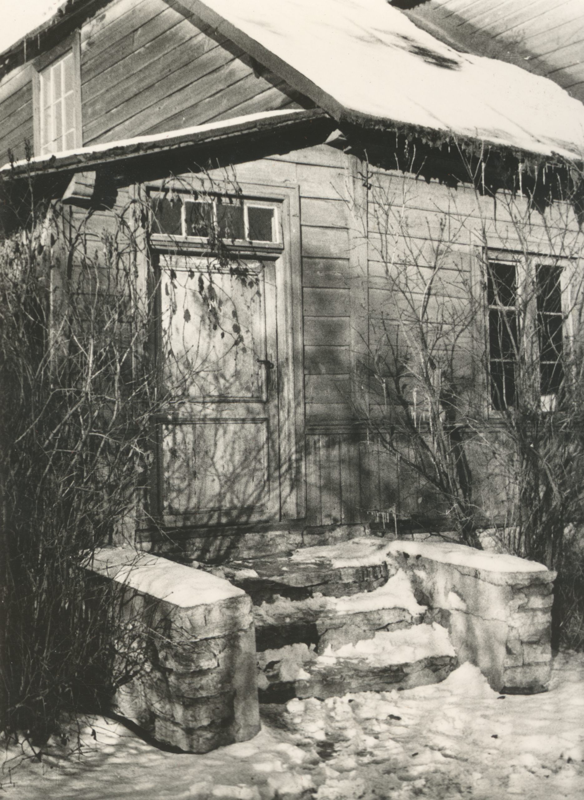 House in Tallinn Tui tn 6, where Marie Under's father was the head of school and on the top of which was a Underite apartment.