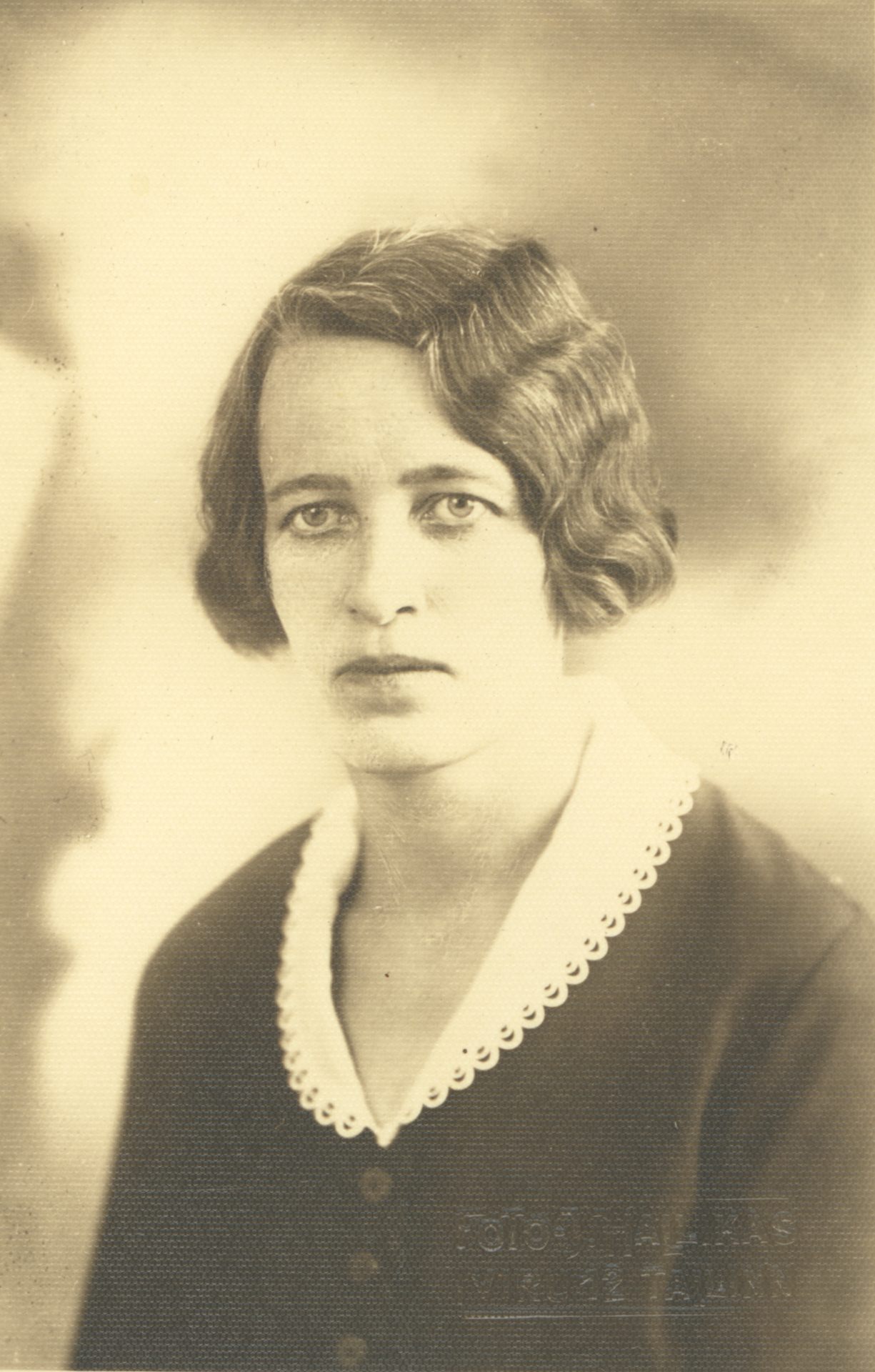 Marie Under sister Berta Under