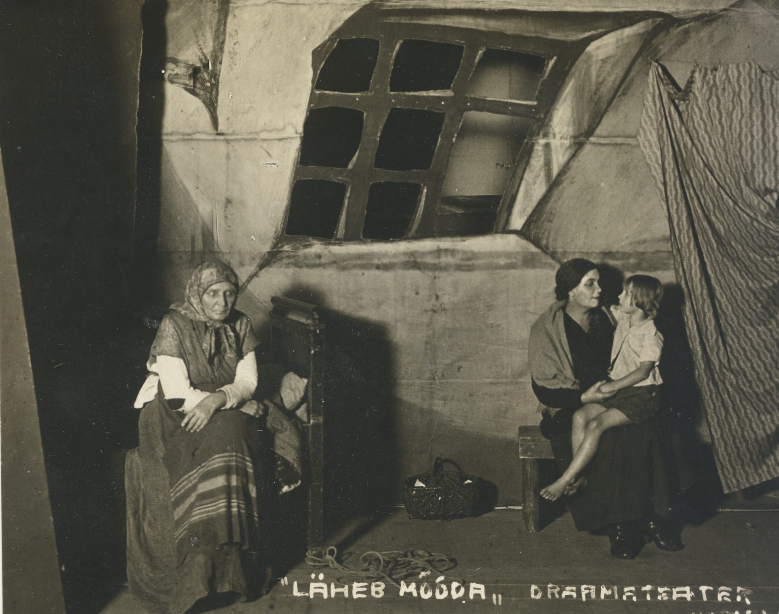 A. Adson "Lets pass" in the Estonian Drama Theatre in 1923. A. Markus and m. Anto
