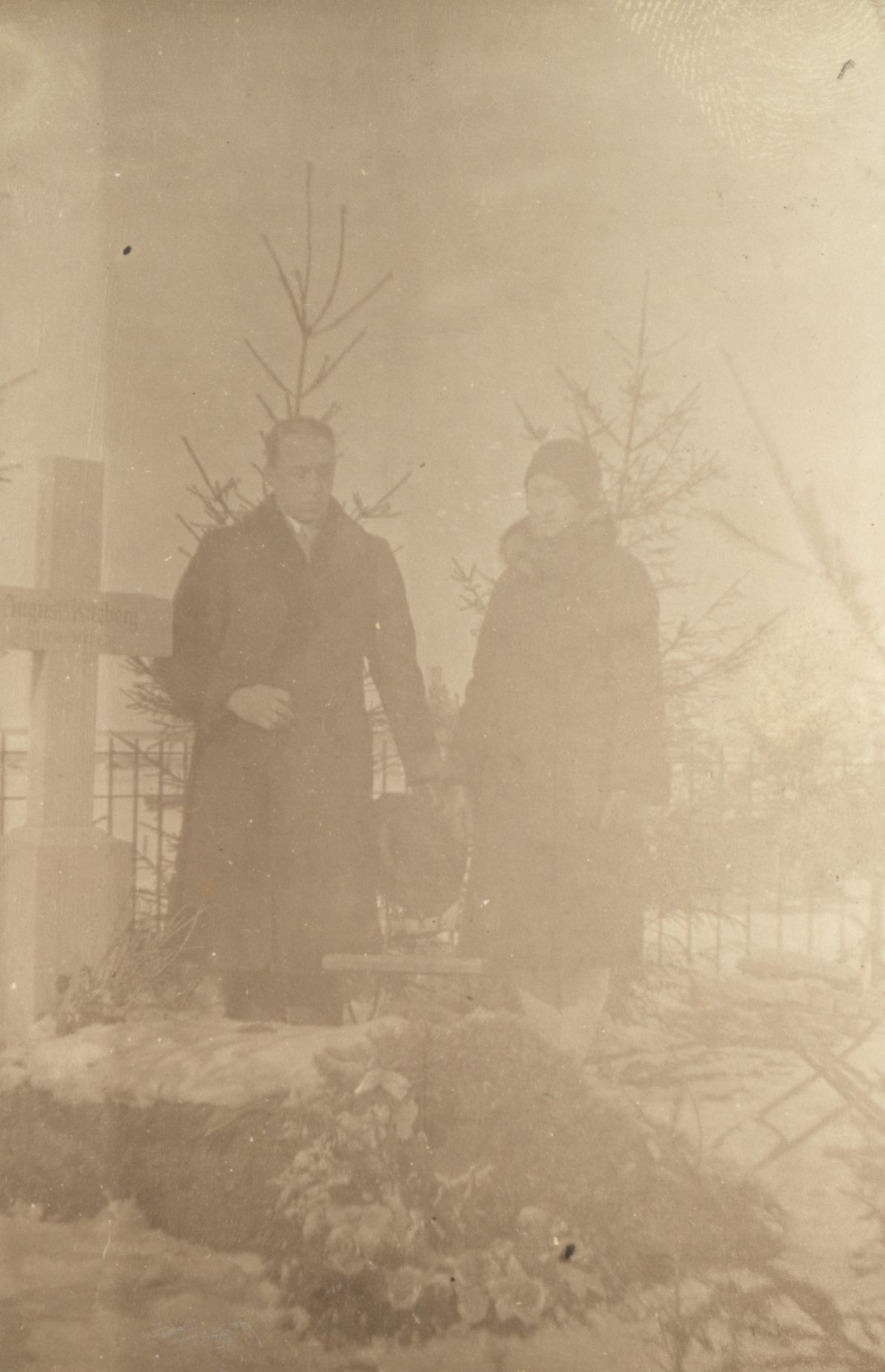Jaan and Silvia Kitzberg in the grave of August Kitzberg
