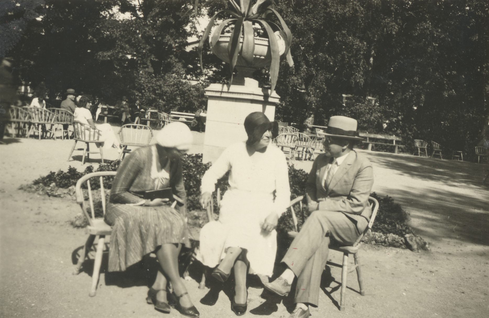 Silvia and Johanna Kitzberg unknown in Kuressaare 13.07.1931