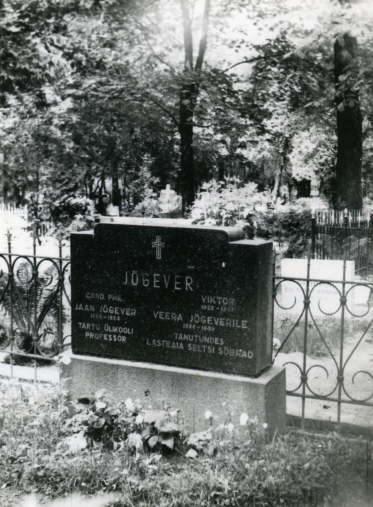 Jaan Jõgever's grave in Tartu
