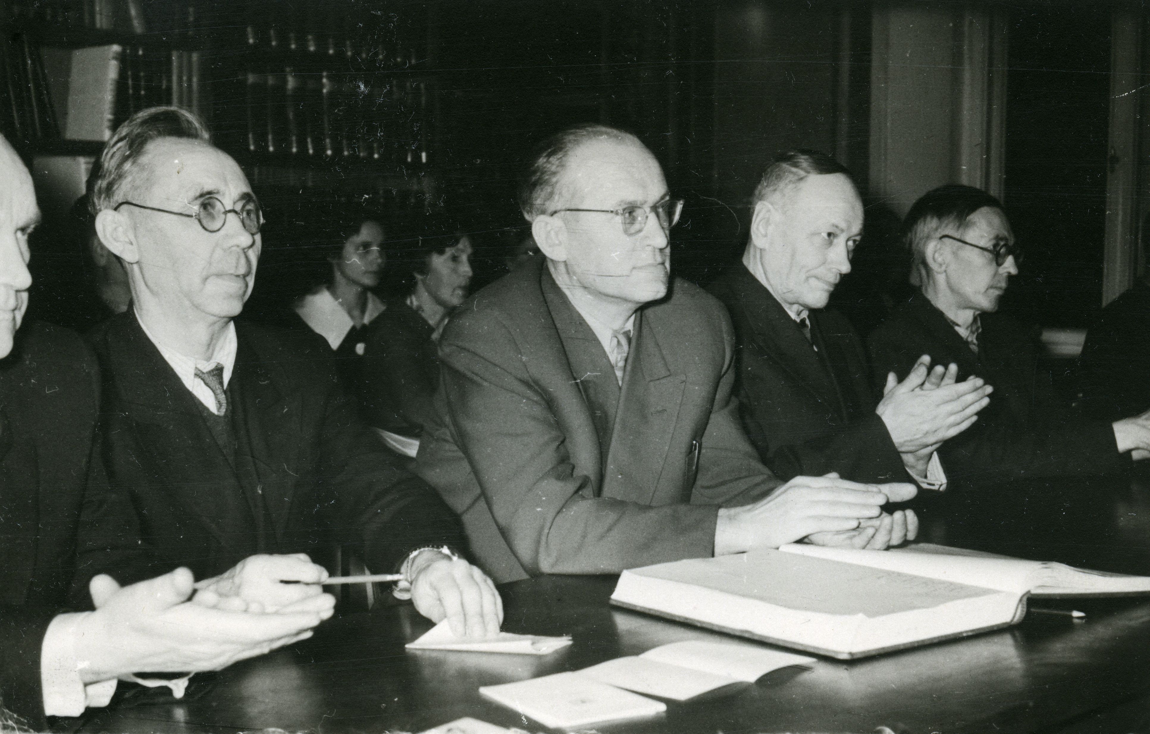 Kreutzwald Day at the Literature Museum 26-27.12.1960. VAS. : August Annist, August Sang, Nigol Andresen, Leo Anvelt