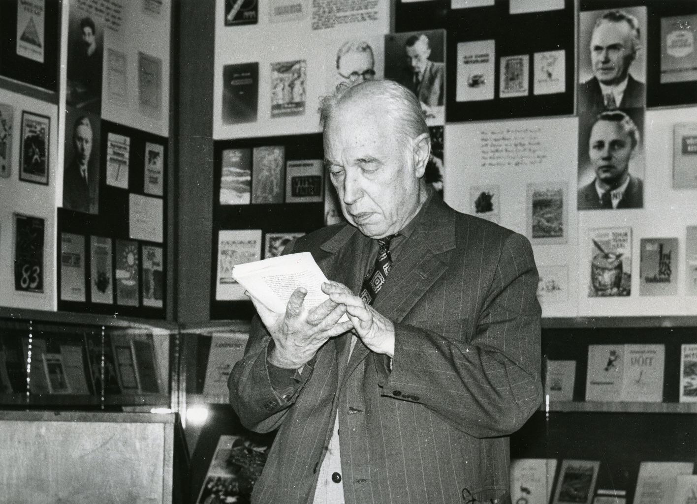 Valmar Adams XXI Kreutzwald on 26/27.December 1977 at the Literature Museum
