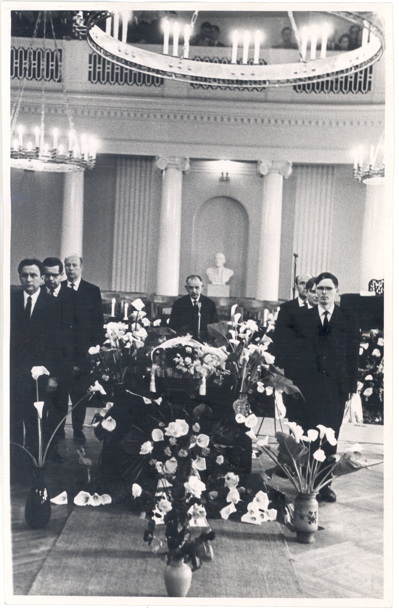 J. V. Veski funeral at the TRÜ autumn 31. III 1968