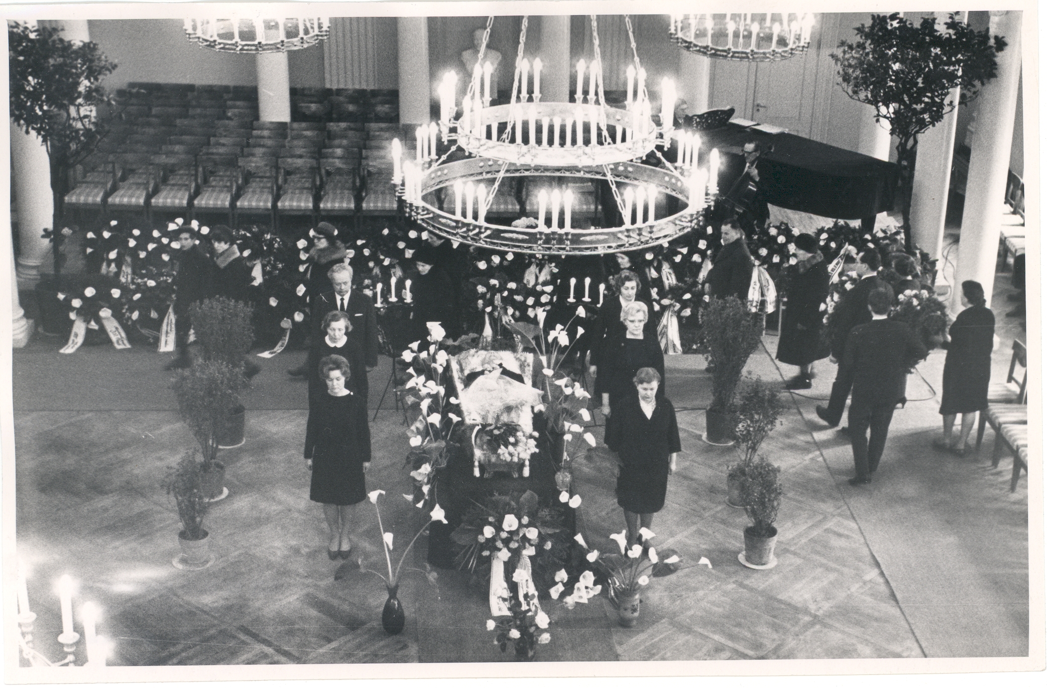 J. V. Veski funeral at the TRÜ autumn 31. III 1968
