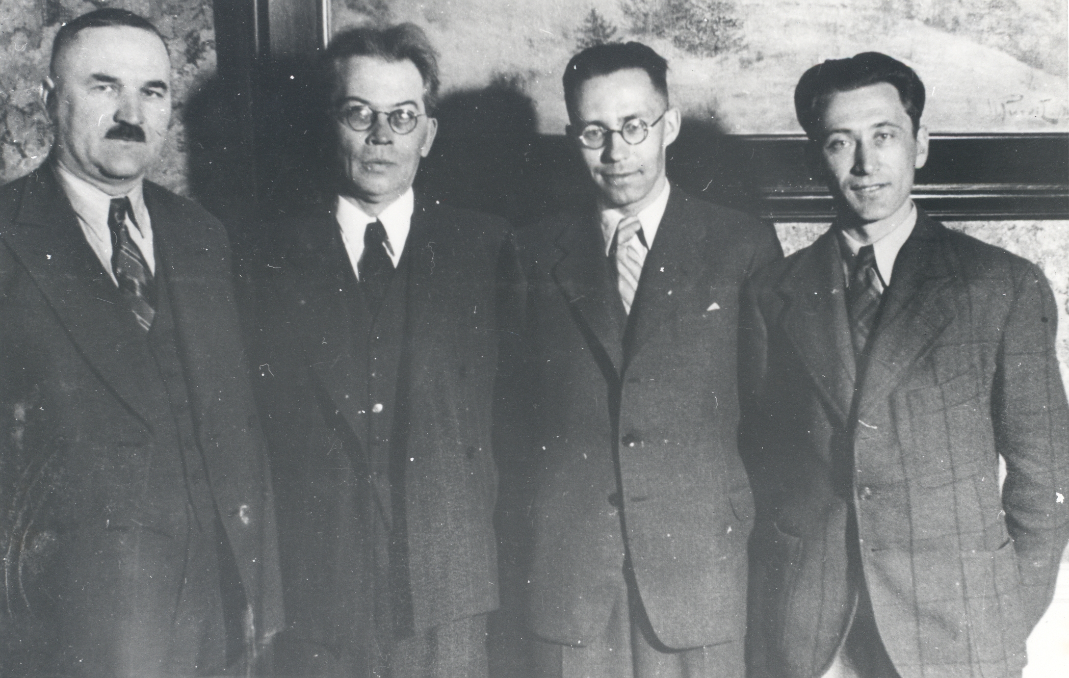 FR. Tuglas with Latvian and Lithuanian writers in Riga on May 31, 1940. VAS. : 1) Kârlis Egle, 2) Fr. Tuglas, 3) Kostas Korsakas, 4) Jânis Plaudis
