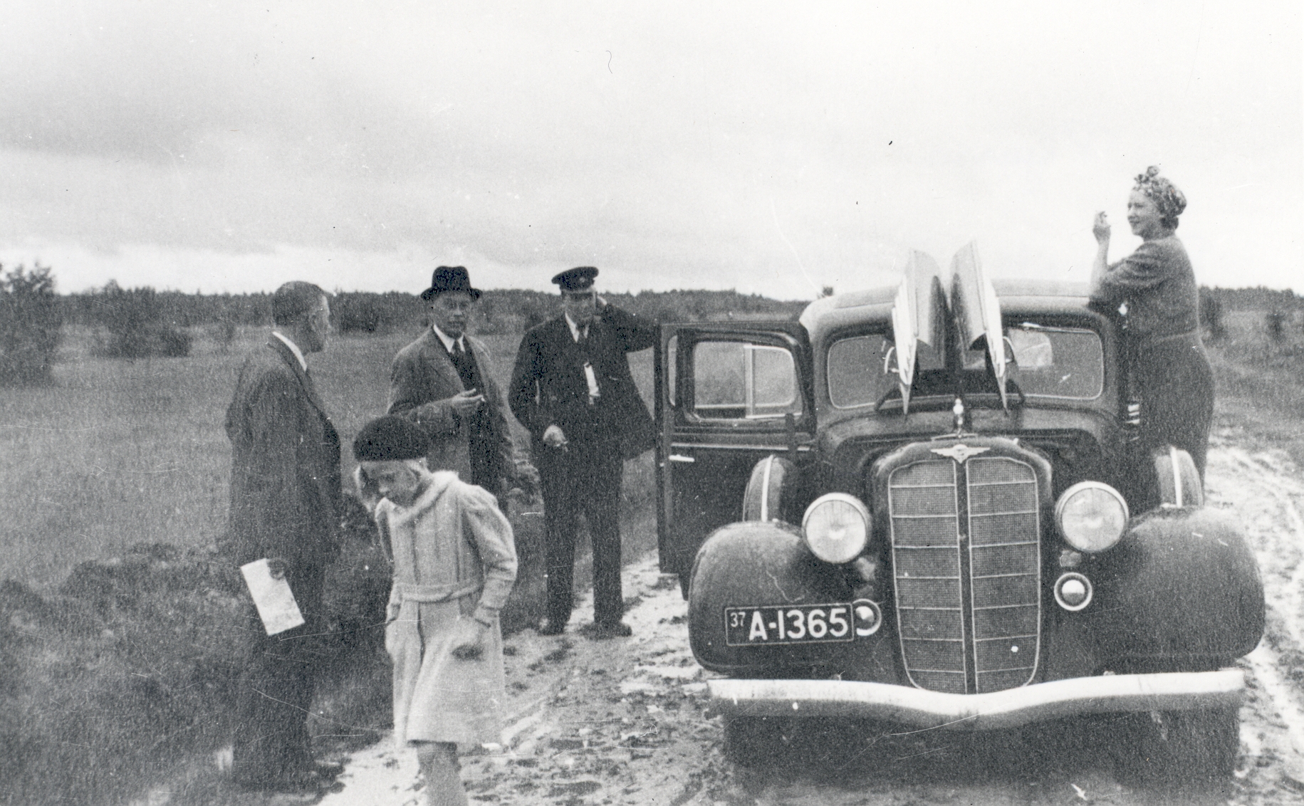 P. Kurvits, e. Eesorg, f. Tuglas, driver?, e. Tuglas Plussa river, summer 1937