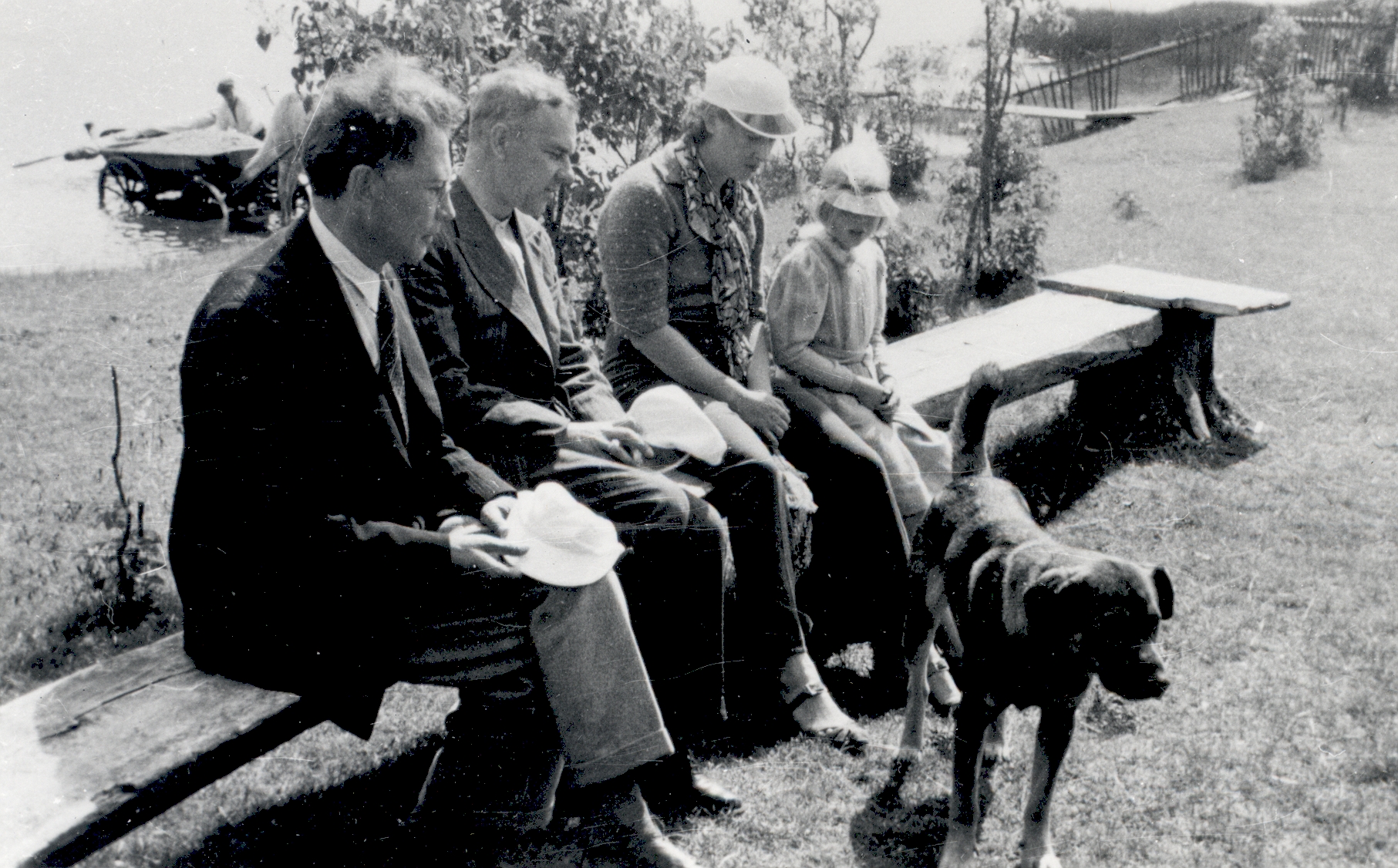 F. Tuglas, p. Kurvits, e. Tuglas, e. Eesorg Rossoni Vaikse Lake, 1937?