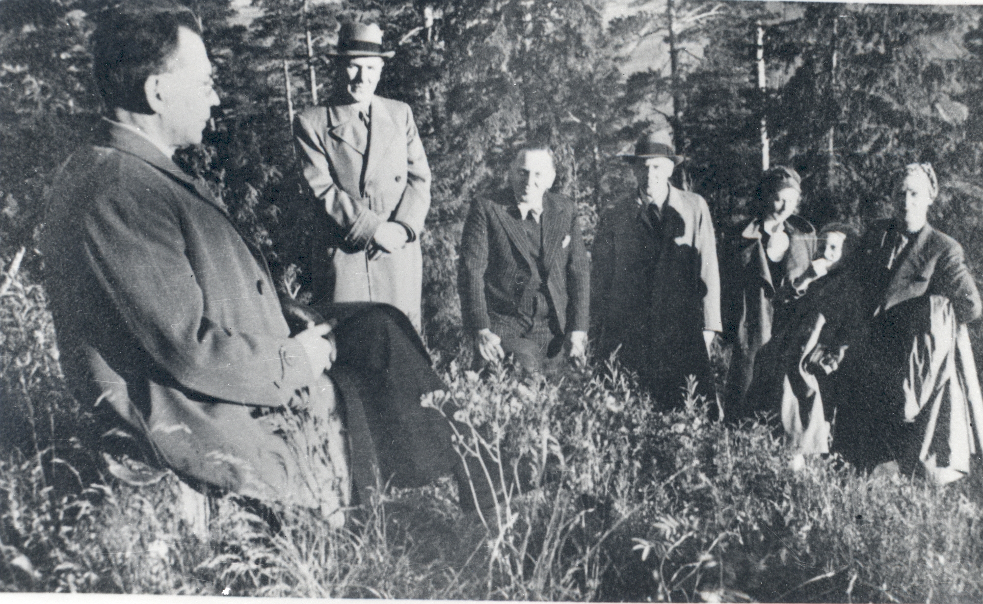 F. Tuglas, R. Kleis, Treumann, p. Kurvits, s. Oinas-Kurvits, e. Eesorg, e. Tuglas Kangasalal, July 1938