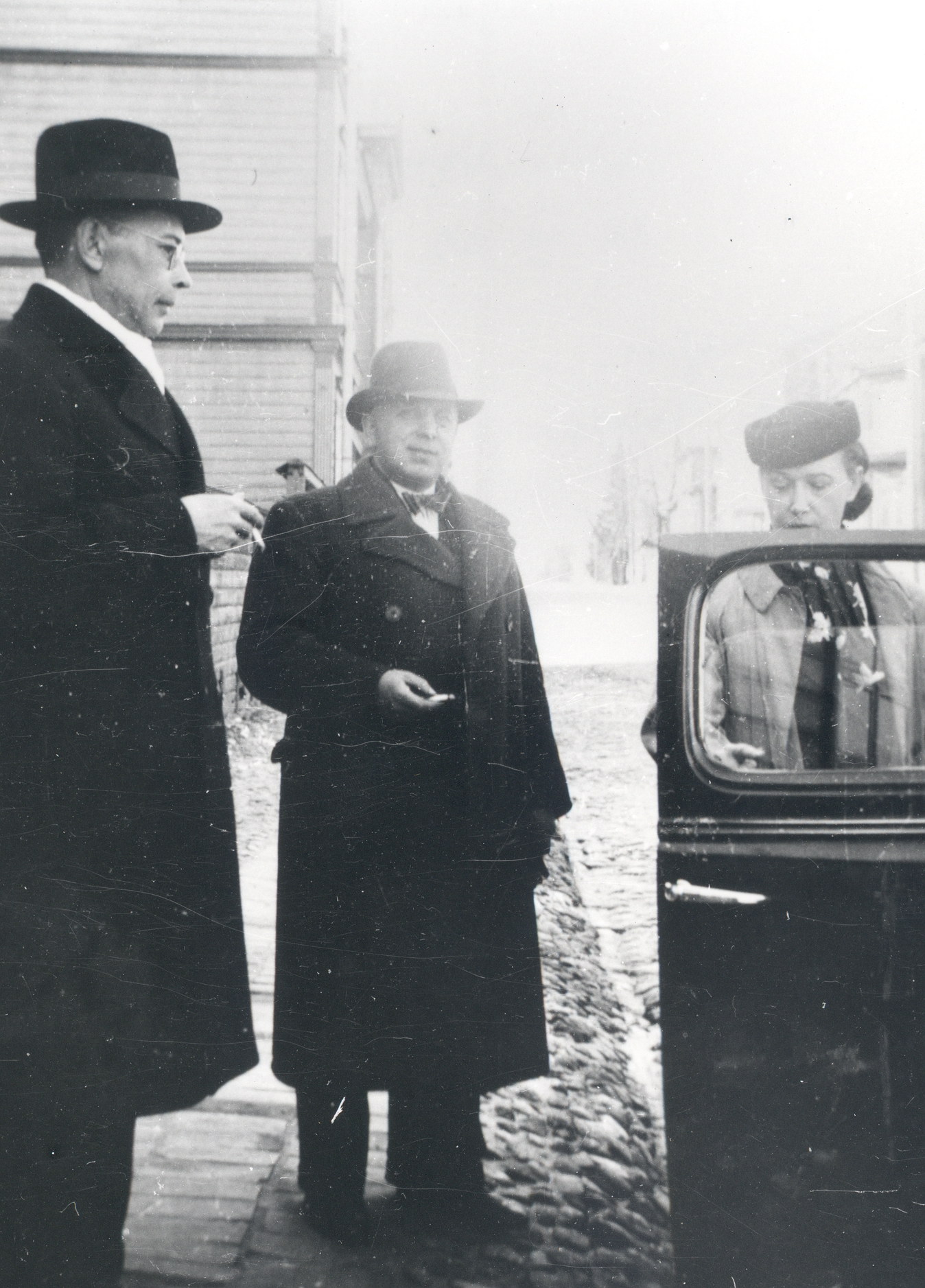 F. Tuglas, e. Tuglas, V. Treumann. Round around Lake Võrts, 29. IV 1939