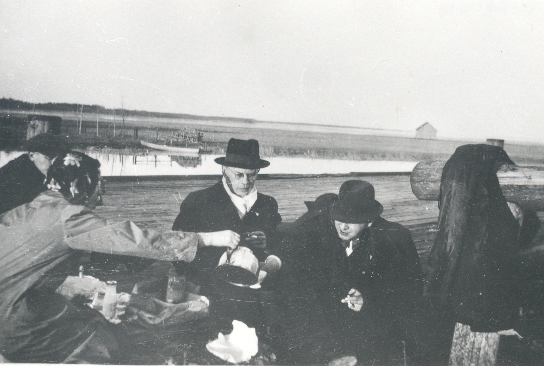 E. Tuglas, f. Tuglas, Treumann. Round around Lake Võrtsjärv, Oiu port bridge. 29. IV 1939