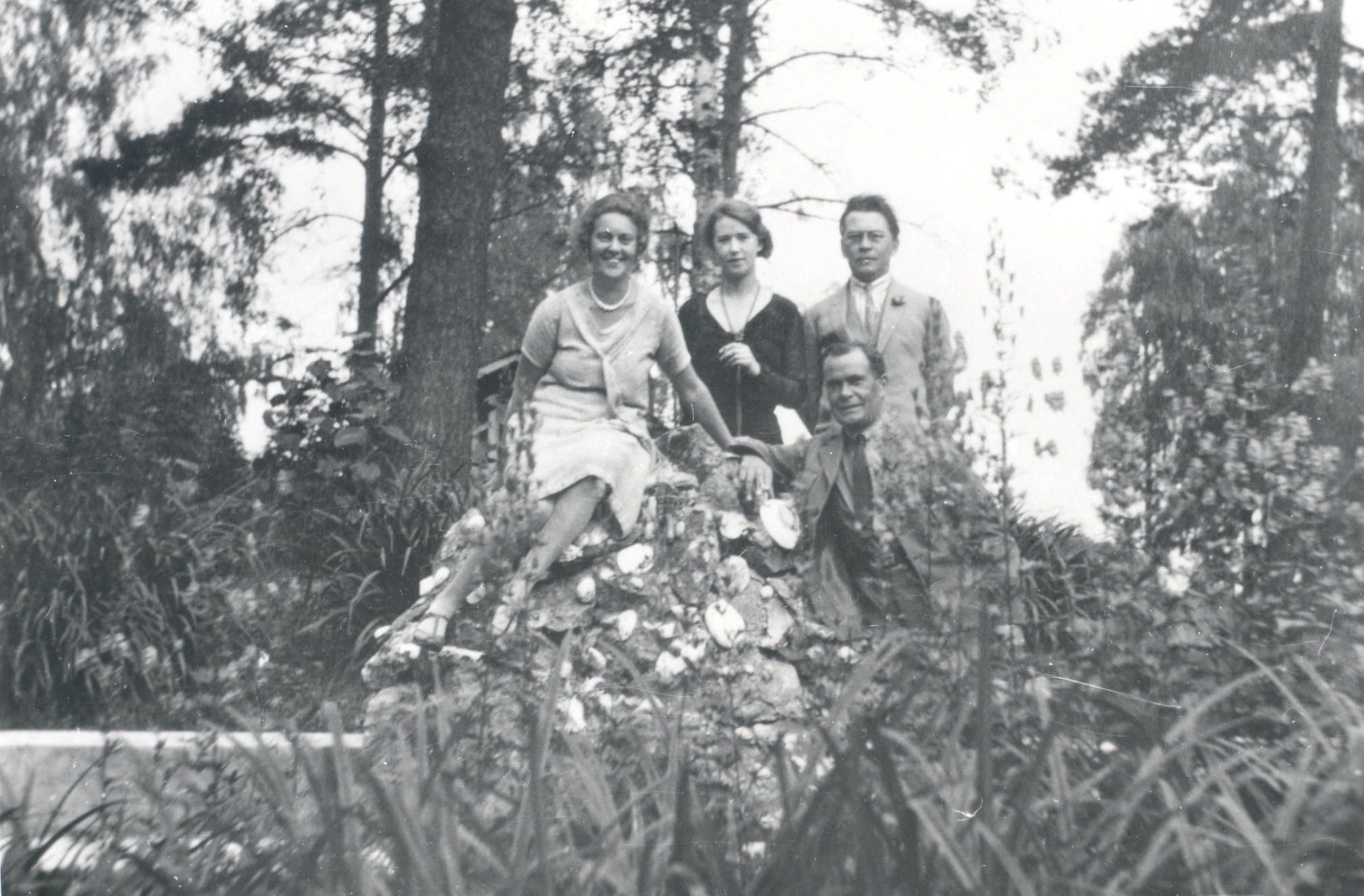 Syväranta in mid-1929 f. Tuglas and e. Tuglas