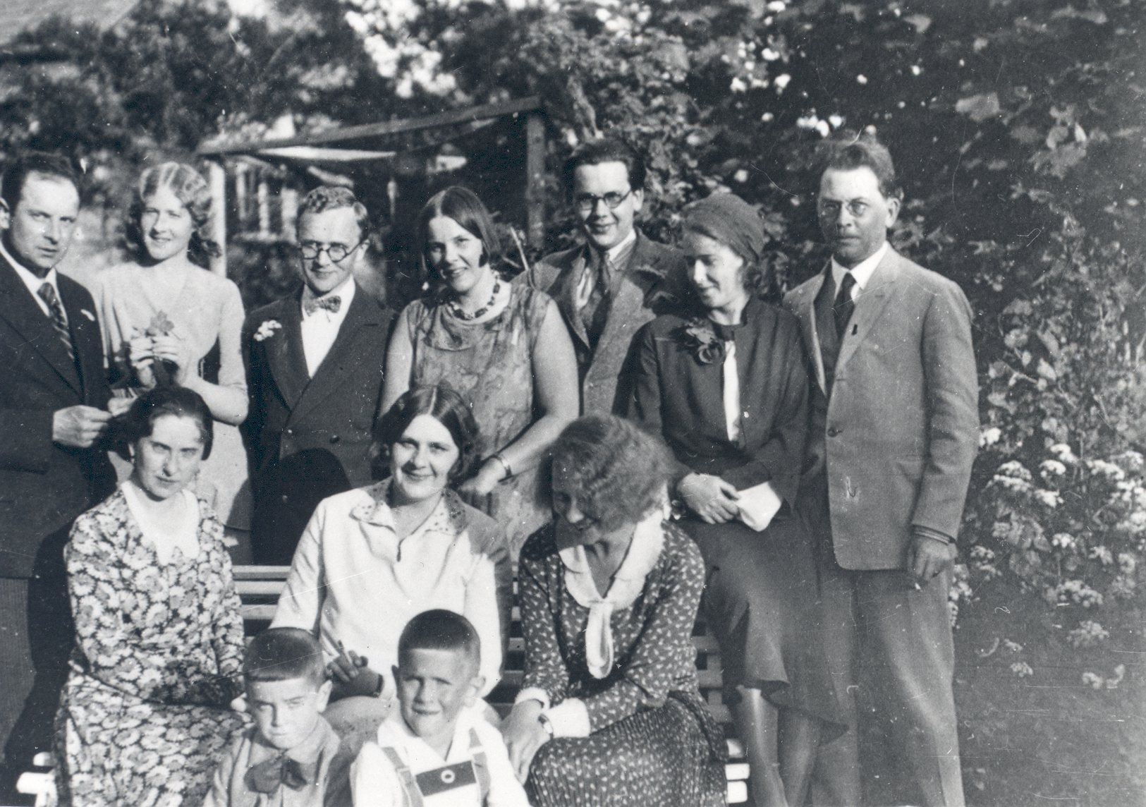 Haapsalu 1931. Stands left: II s. Oinas-Kurvits, VI e. Tuglas, VII f. Tuglas