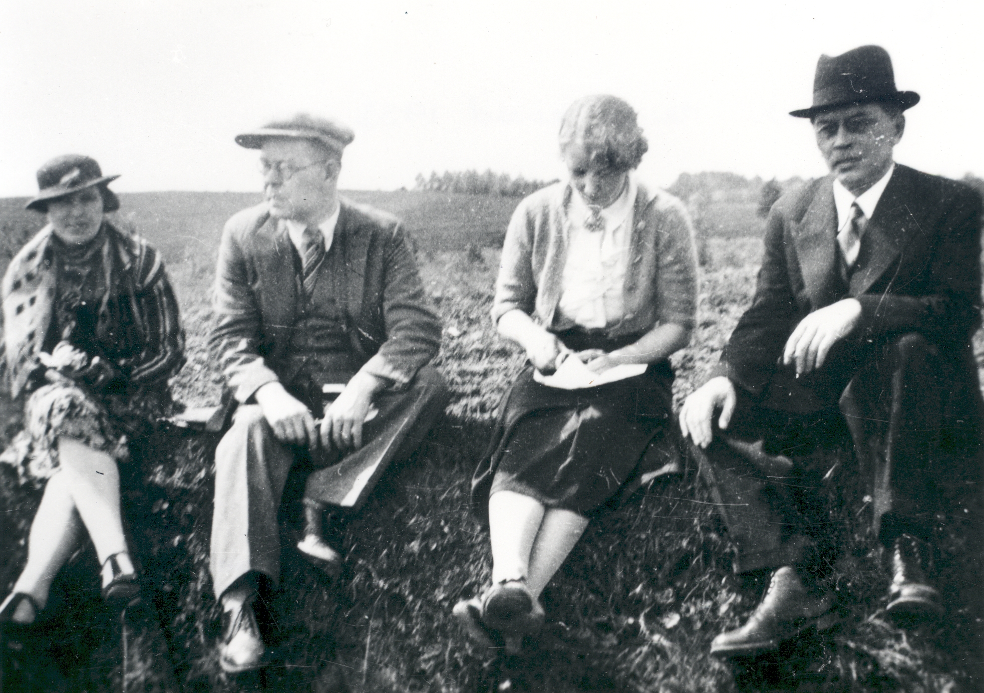Petseri trip, spring 1937. Right f. Tuglas, e. Tuglas