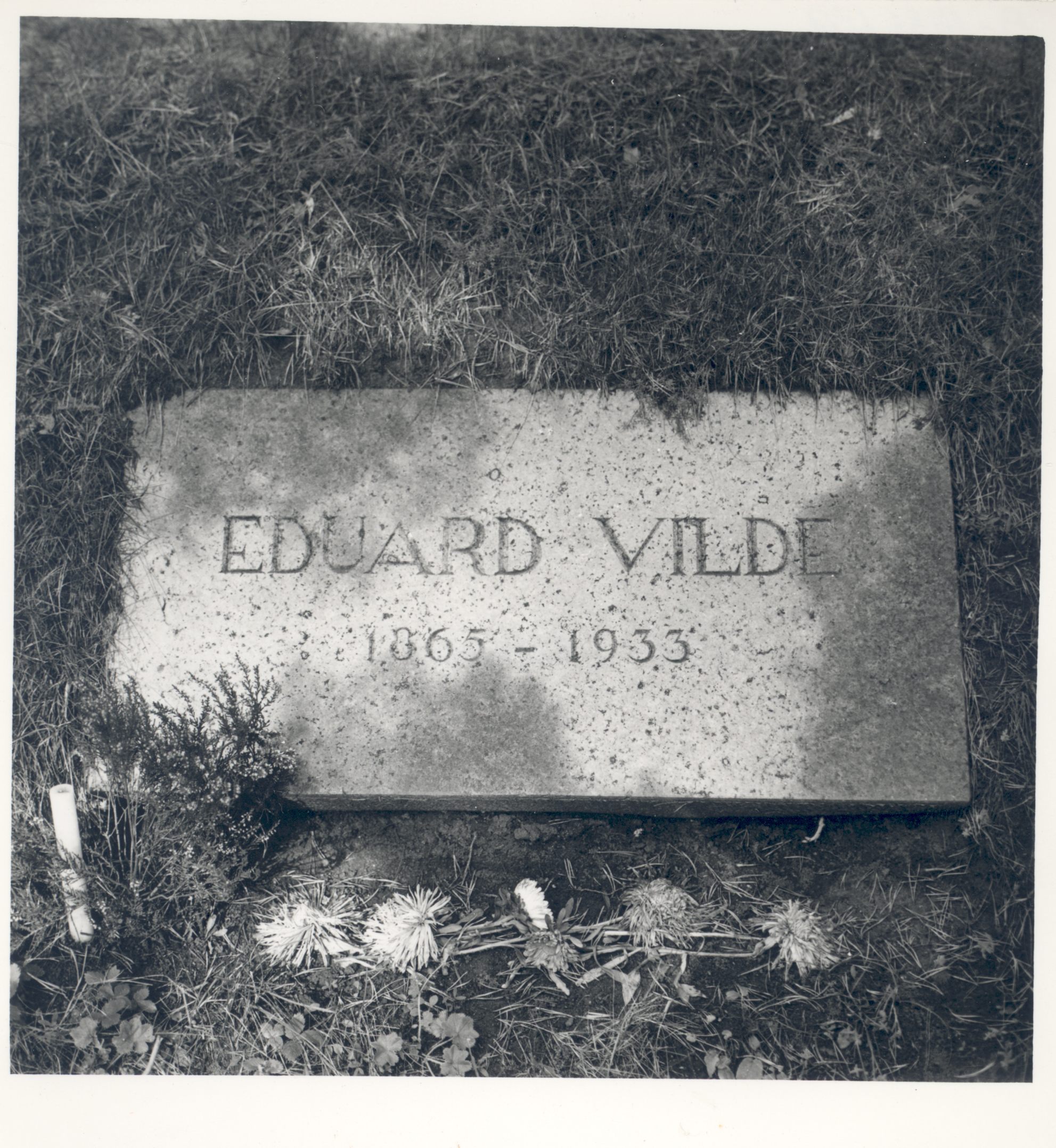 Vilde, Eduard, e. Vilde's grave at the Tallinn Forest Hall