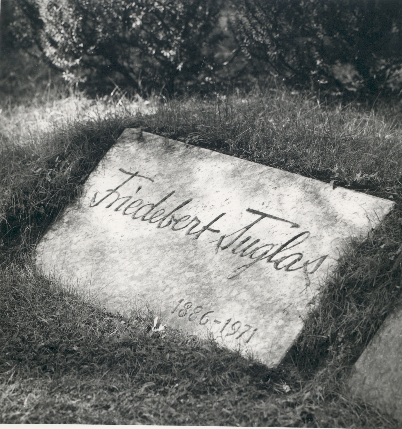 FR. Tuglase tomb