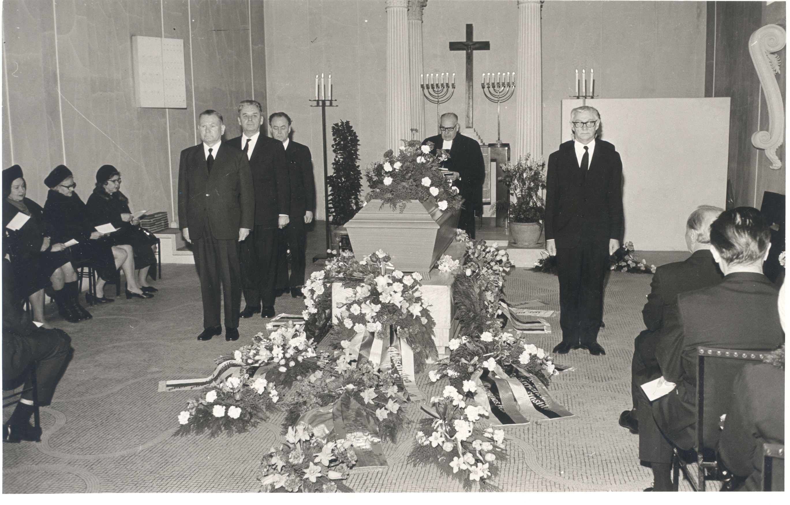 The funeral of John Aaviku
