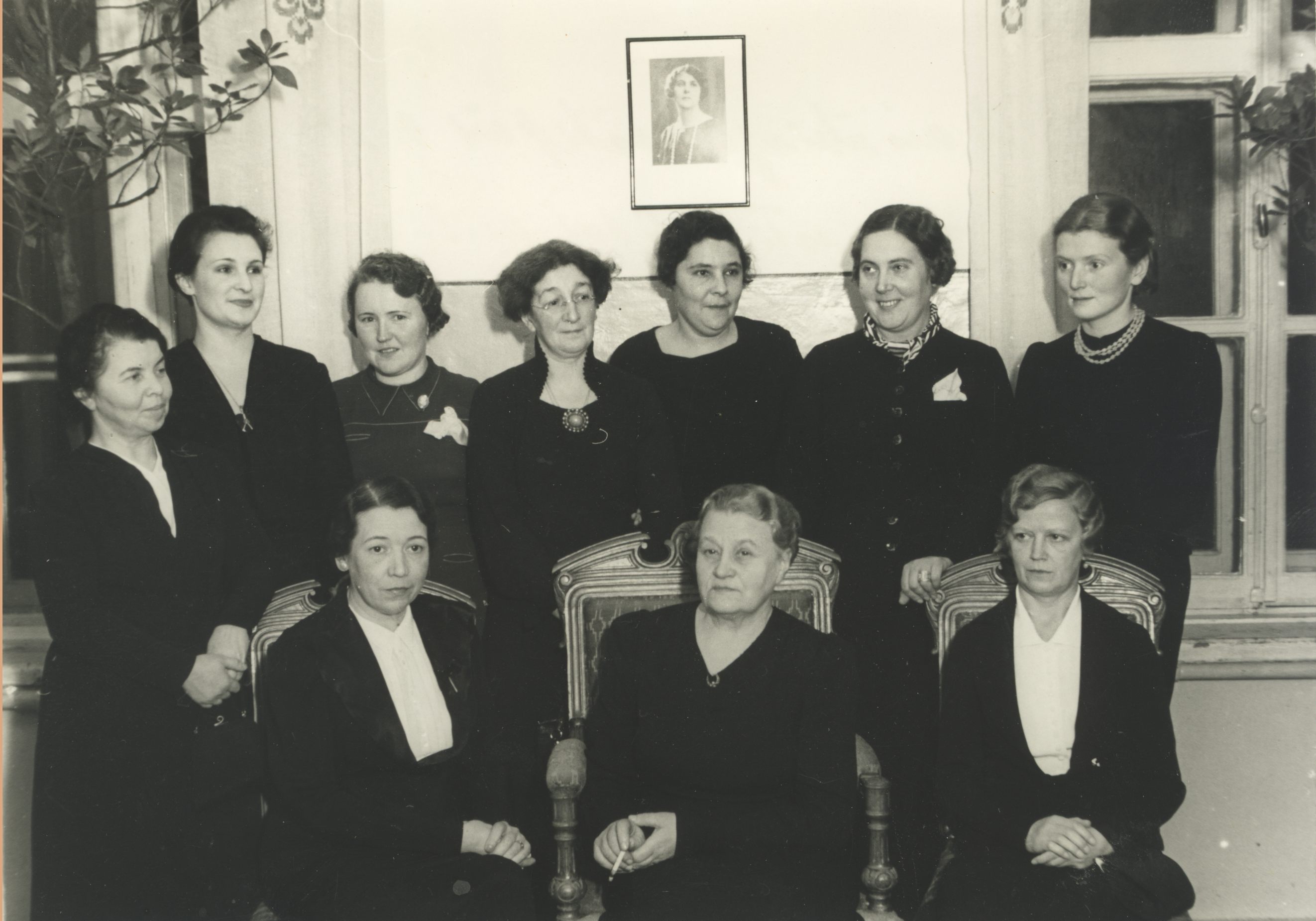 Anniversary of the Women's Society 4.12.1938. The Board together with the re-elected honourable members