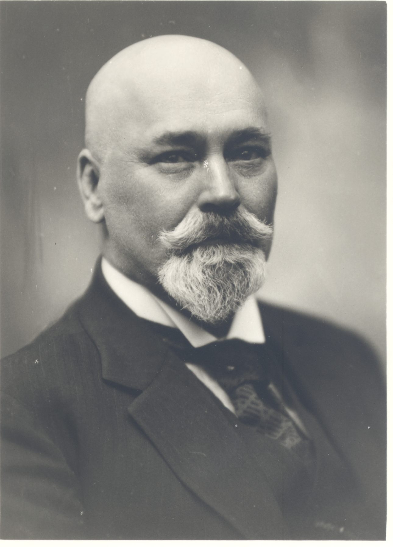 Hindrey, Karl August