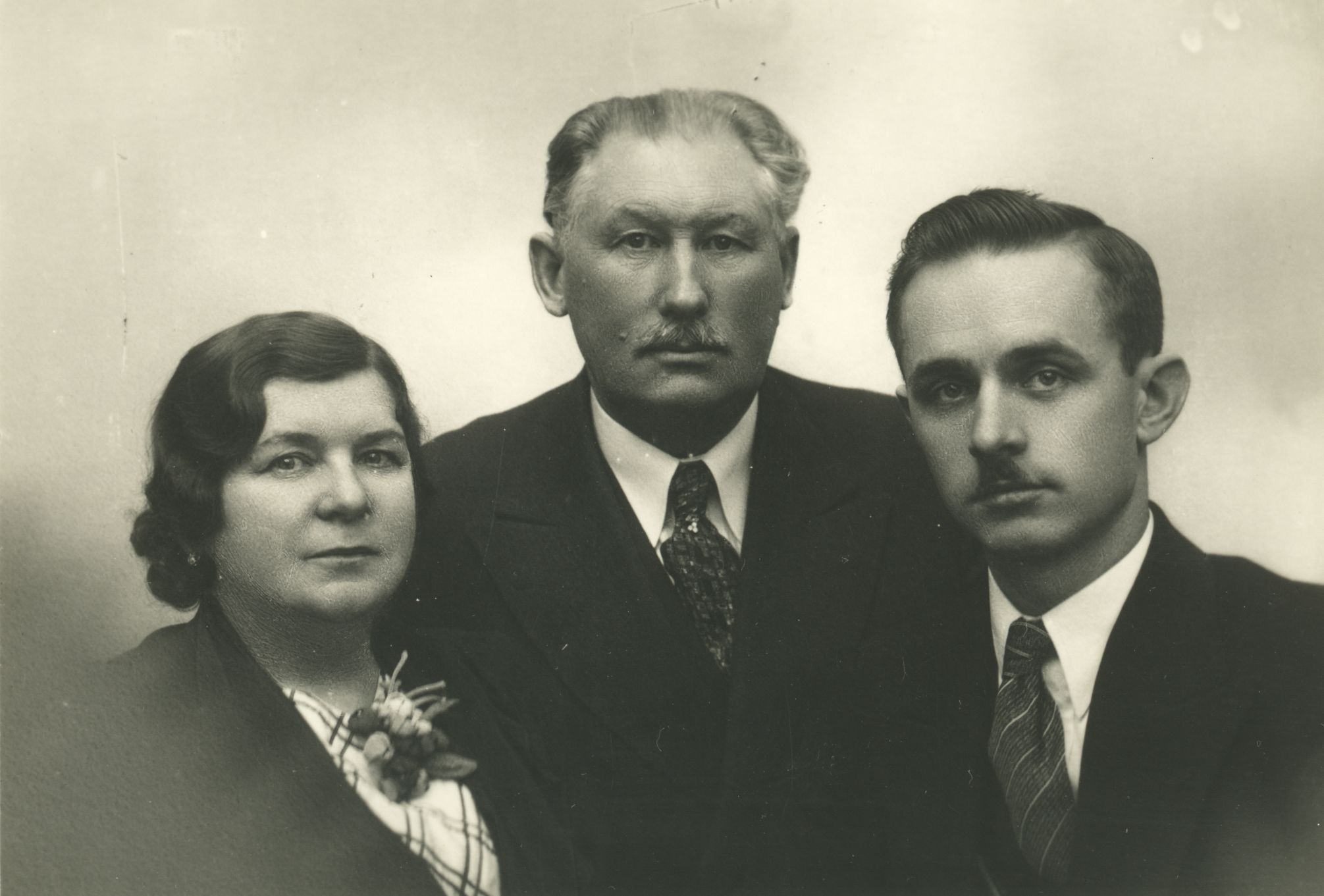 Kiirats, Mart's wife and son