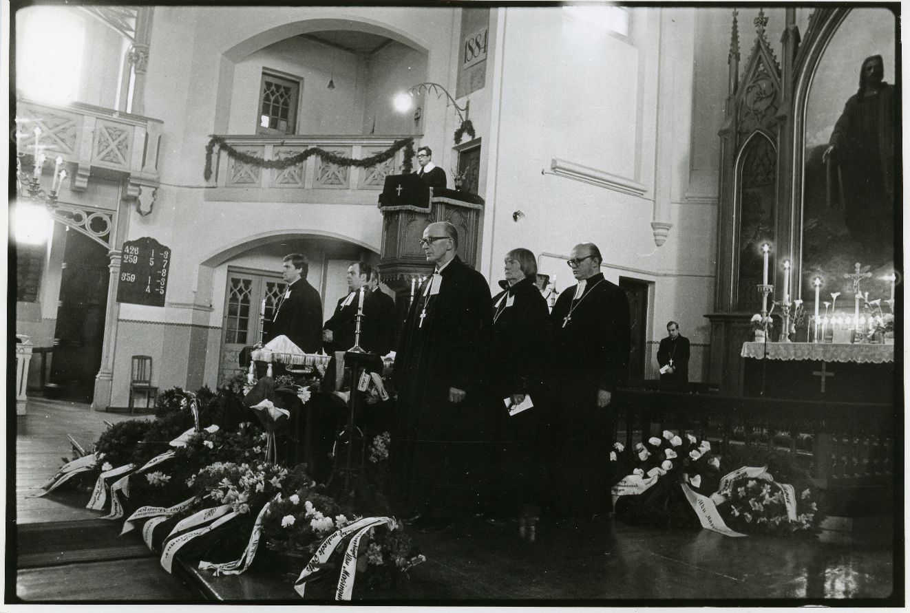 Uku Masingu funeral 30. IV 1985. Tartu, Peetri Church