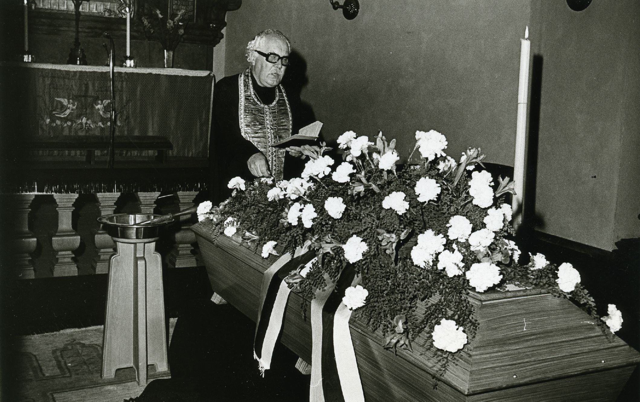 Karl Ristikivi funeral at the Church of Stockholm Jacob 17.08.1977. Speaks the chief priest n. Raag