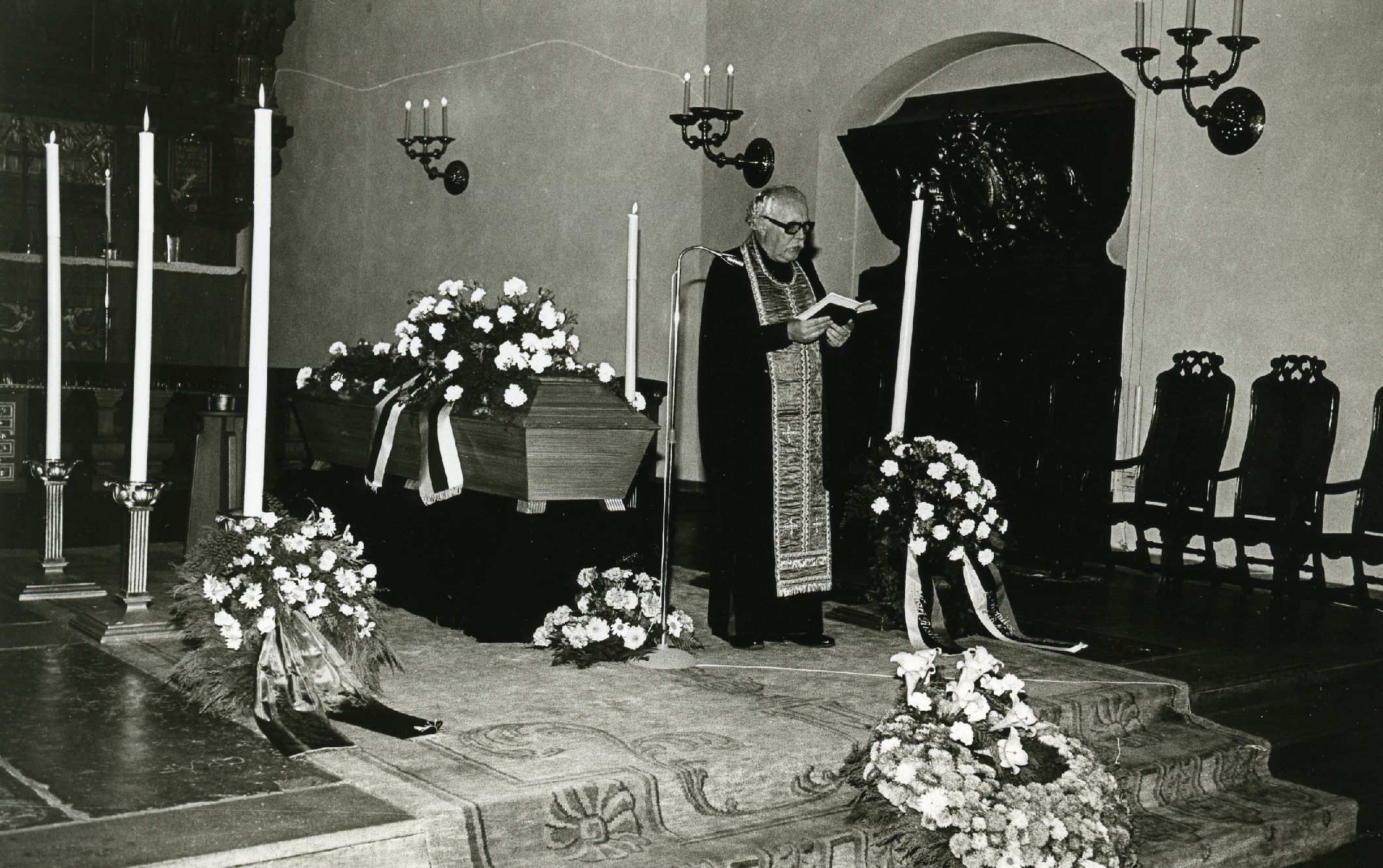 Karl Ristikivi funeral at the Church of Stockholm Jacob 17.08.1977. Speaks the chief priest n. Raag