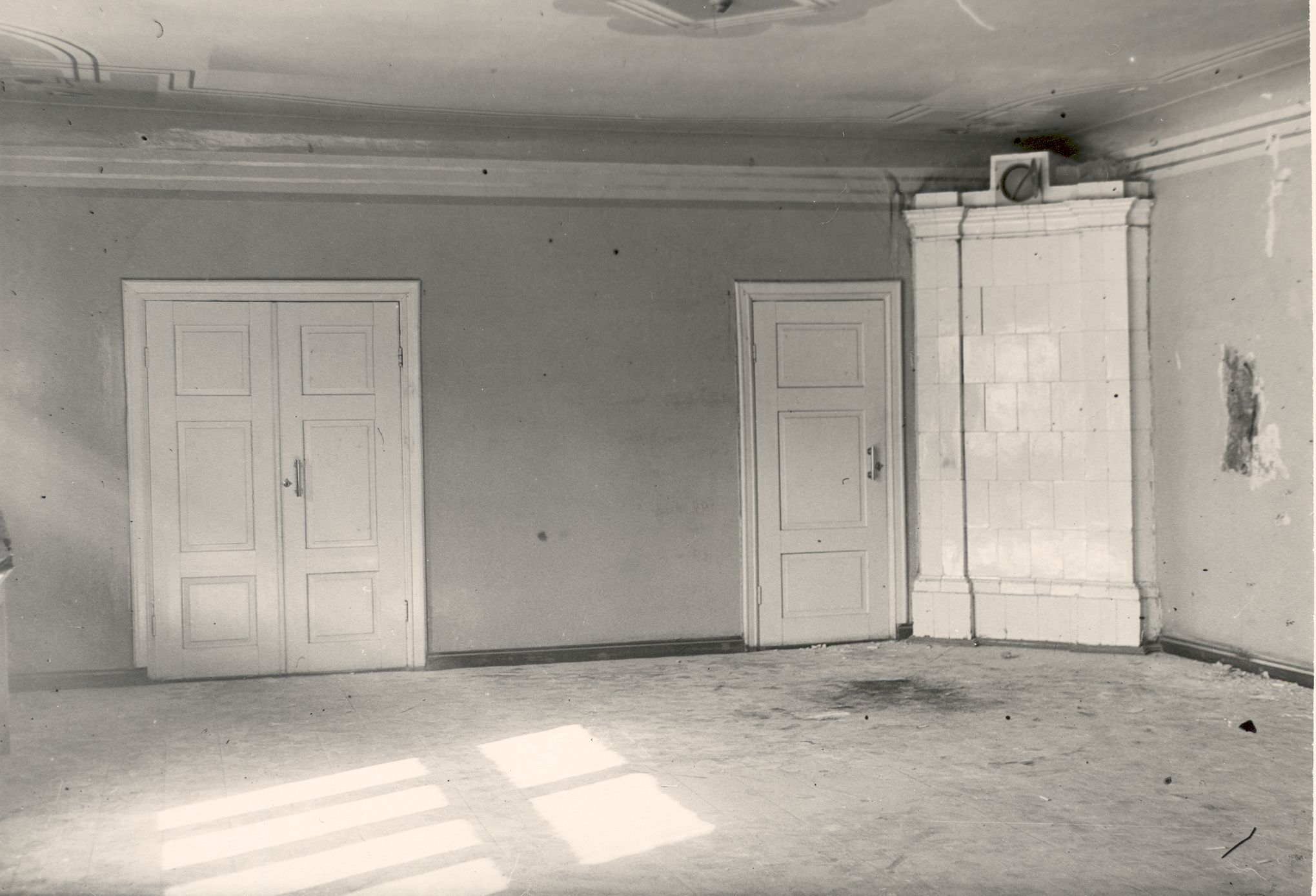 FR. R. Kreutzwald house hall before repair in 1941.