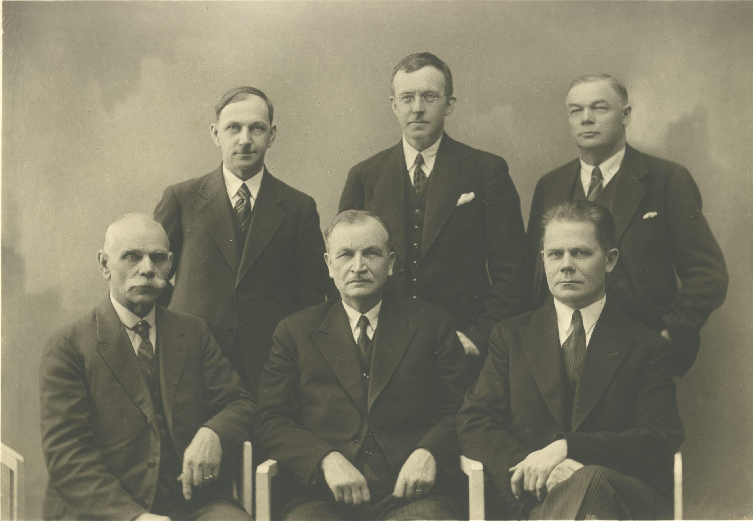 Kõpp, Juhan - in the middle of the front row, as a member of the board of the Estonian University Students' Association.