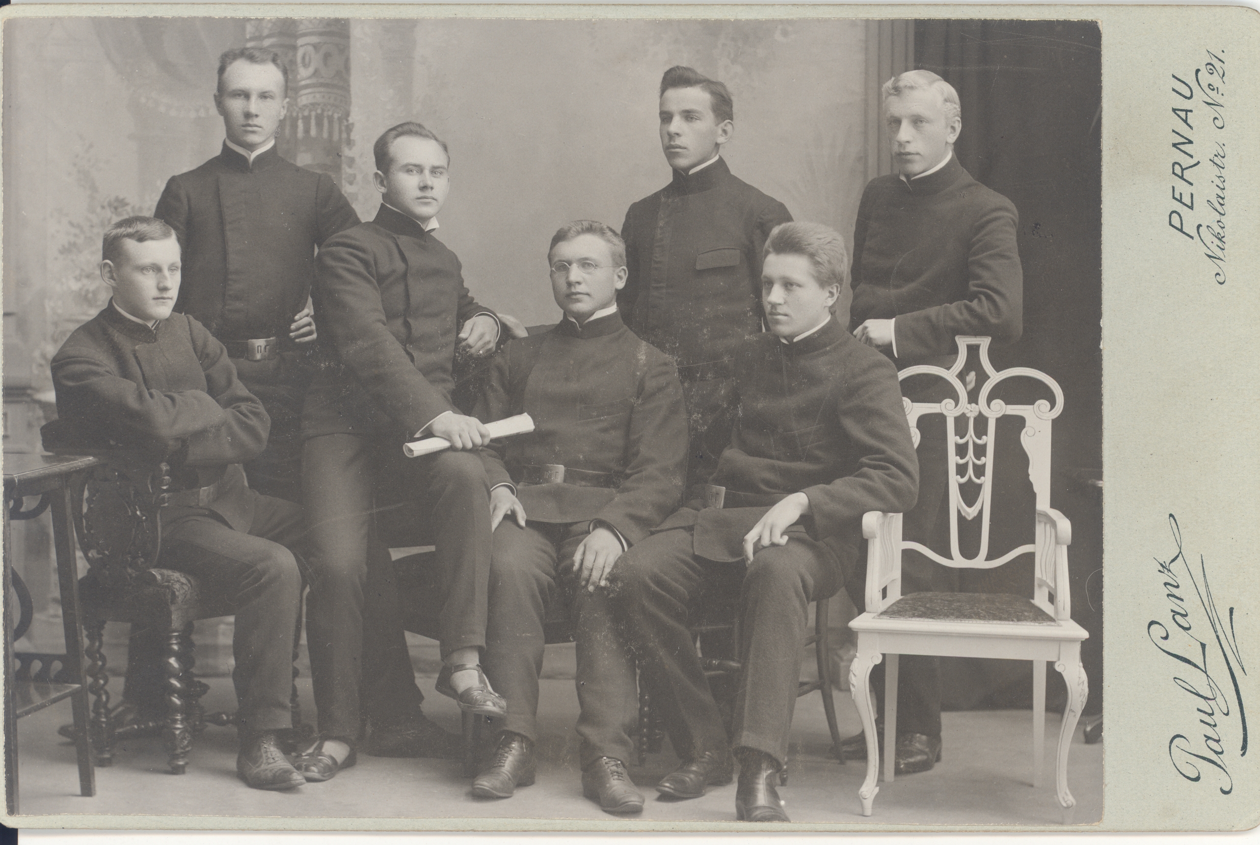 Johannes Vares-Barbarus (in the middle) during the secondary school with his associates