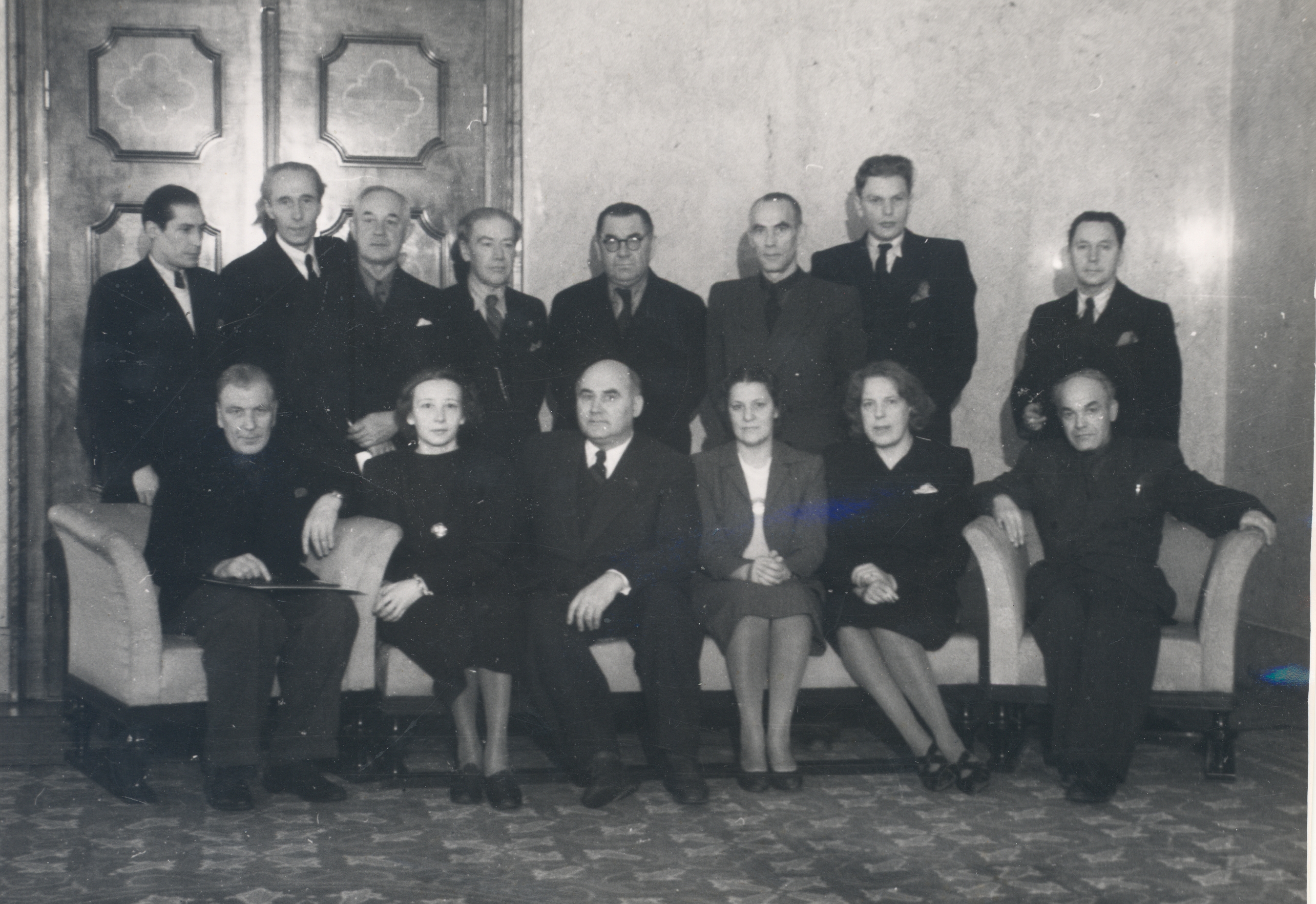 Johannes Vares-Barbarus (1st row 3 from the left) in the middle of the actors