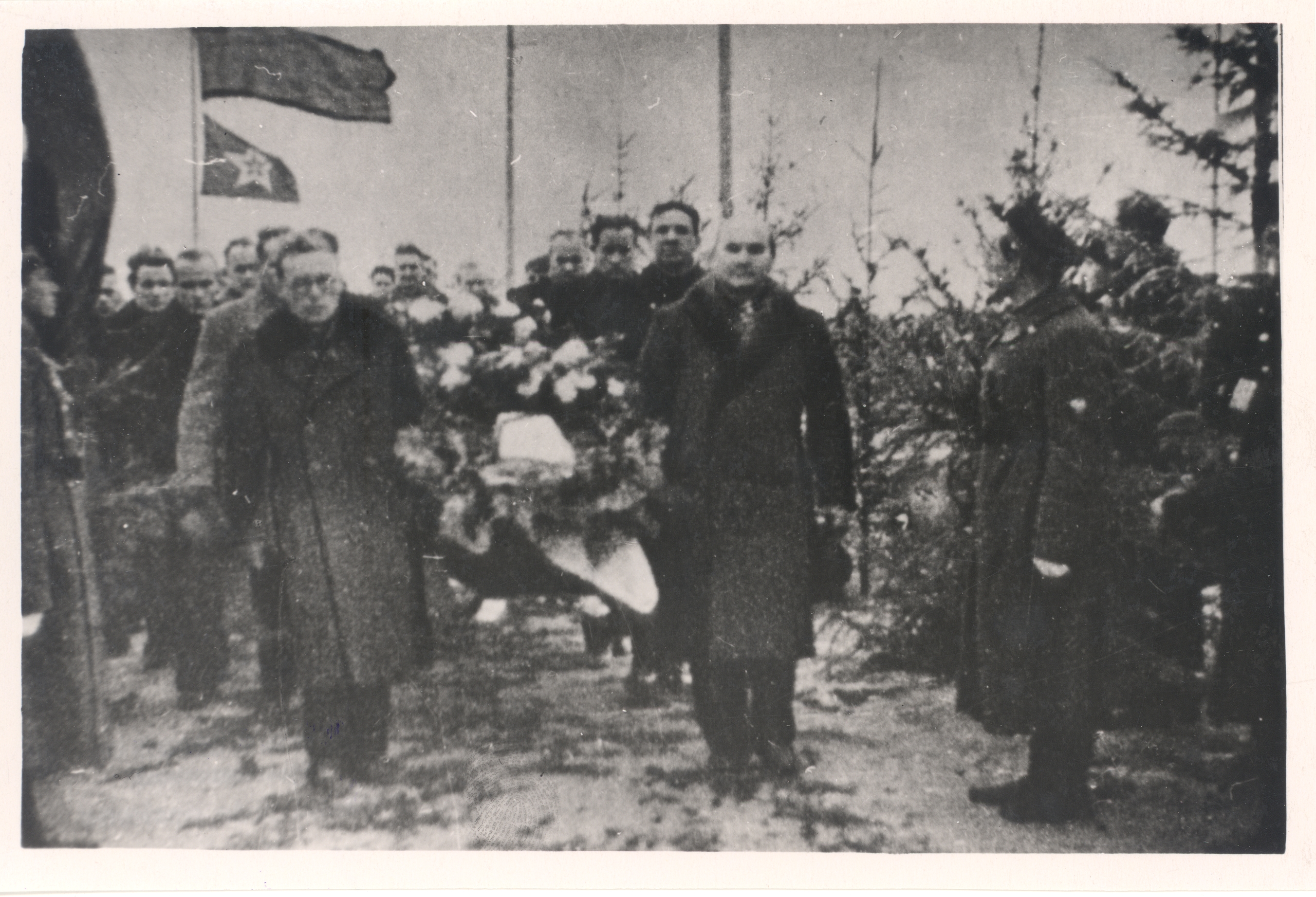 Hans Heidemann's resettlement in Tartu in 1940, J. Vares-Barbarus wearing the right fracture.