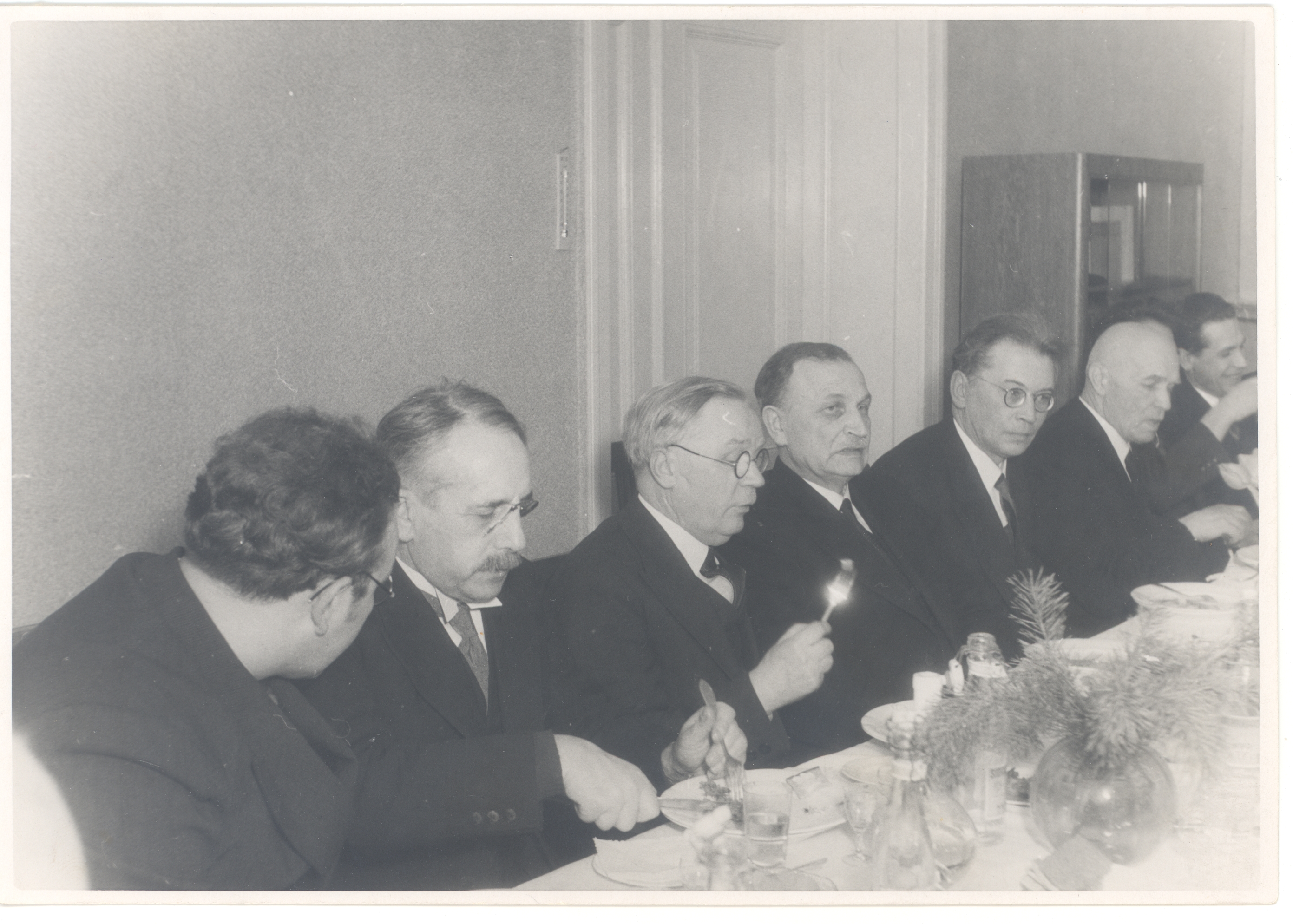 A meeting organized by the Estonian Literature Society's Association of Literature, "Vanemuise" and the Estonian Farmers Society in the premises of the Estonian Literature Society on the 75th birthday of K. e. Söödi on 18th. 1938