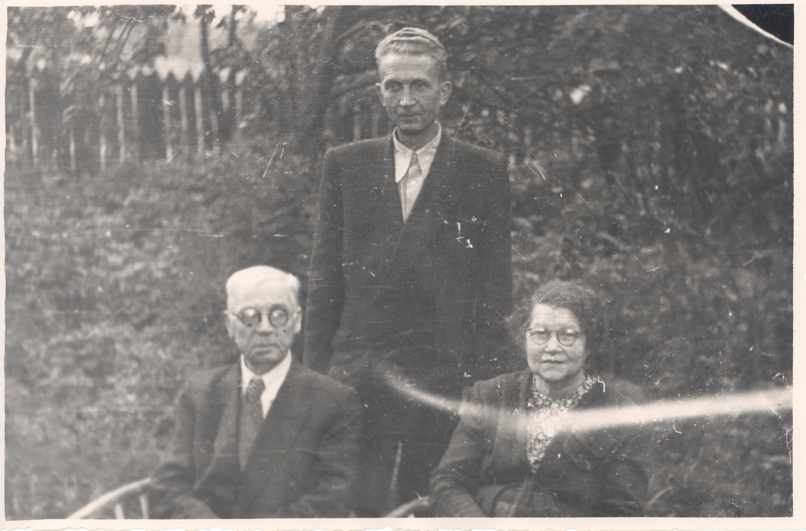 Mait Metsanurk with her husband and Ed. Rose 19. VIII 1957 Viljandi