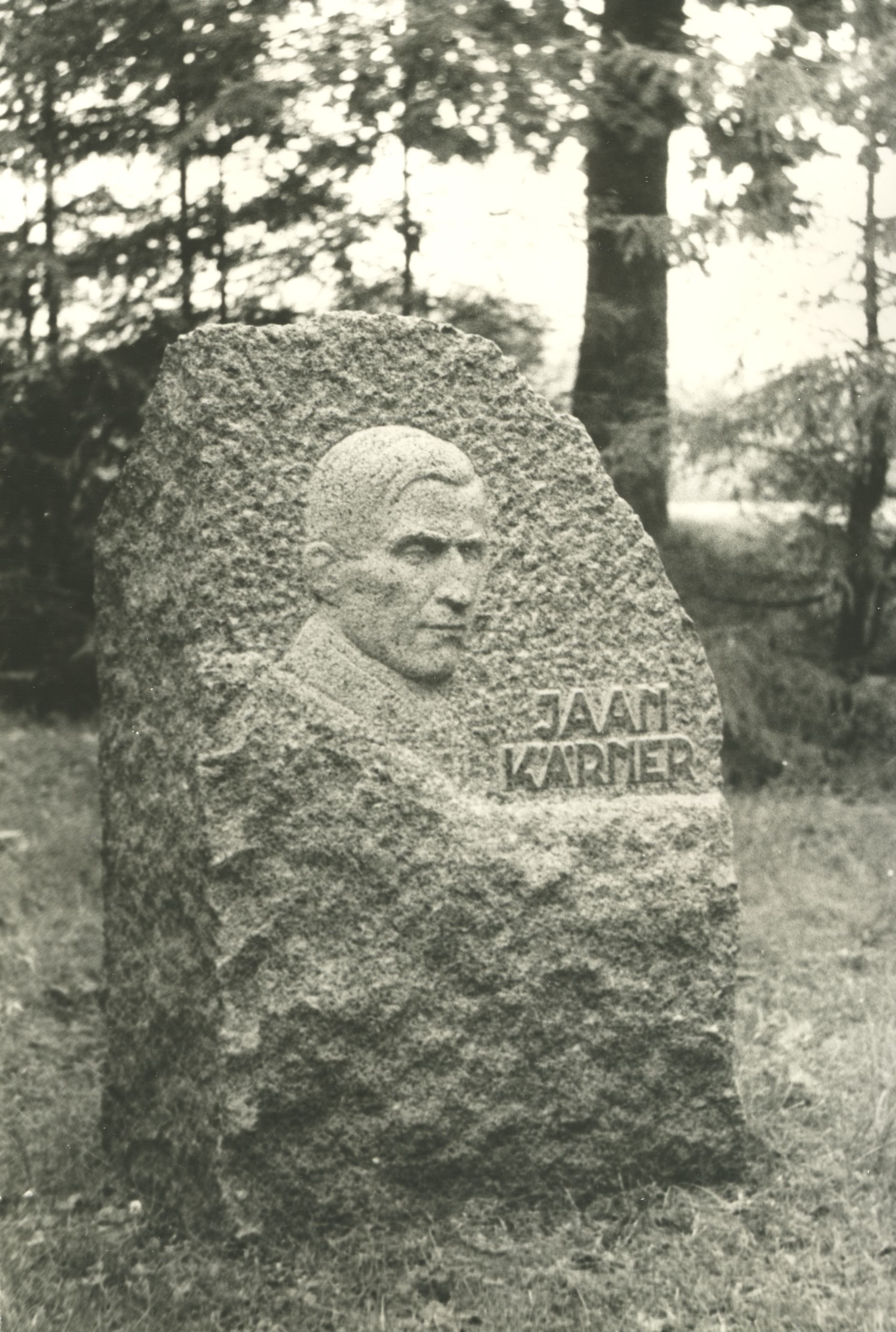 Jaan Kärner Büst in Uderna School Park in 1970