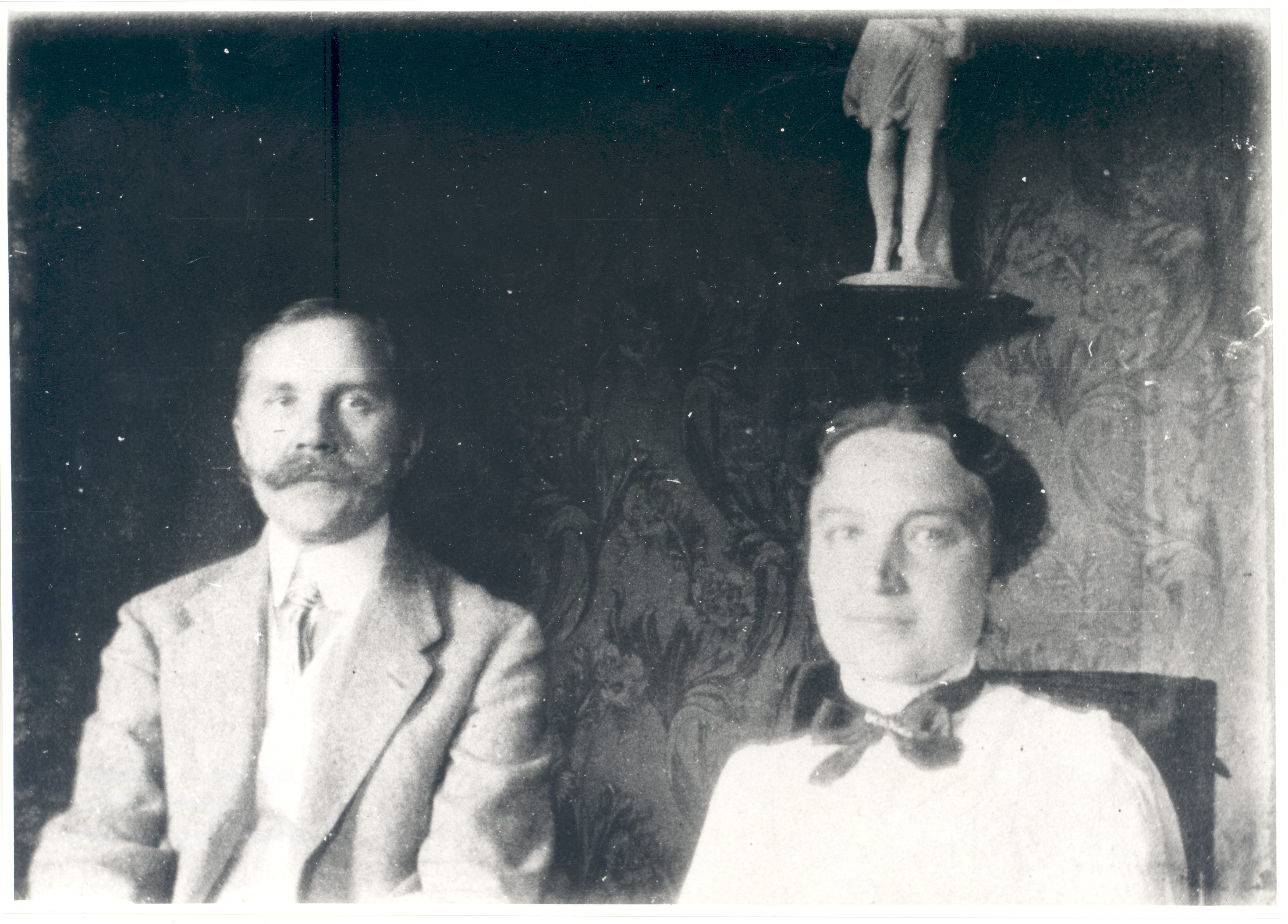 Vilde, with Eduard's wife in Copenhagen in the summer of 1913