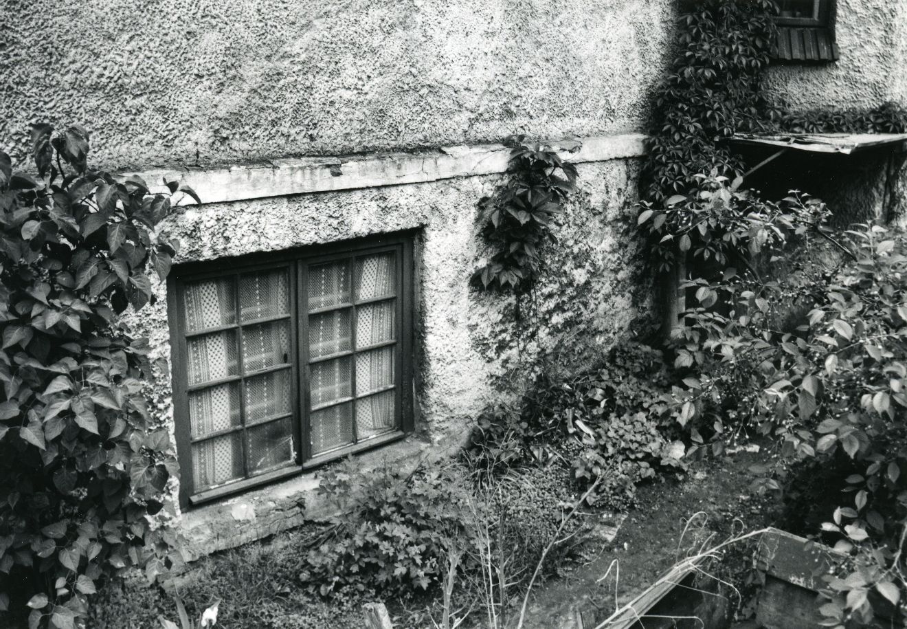 Betti Alveri room window in Tartu Park dance. 2 basement, where he lived around 1947-1956. Photo 1982 a
