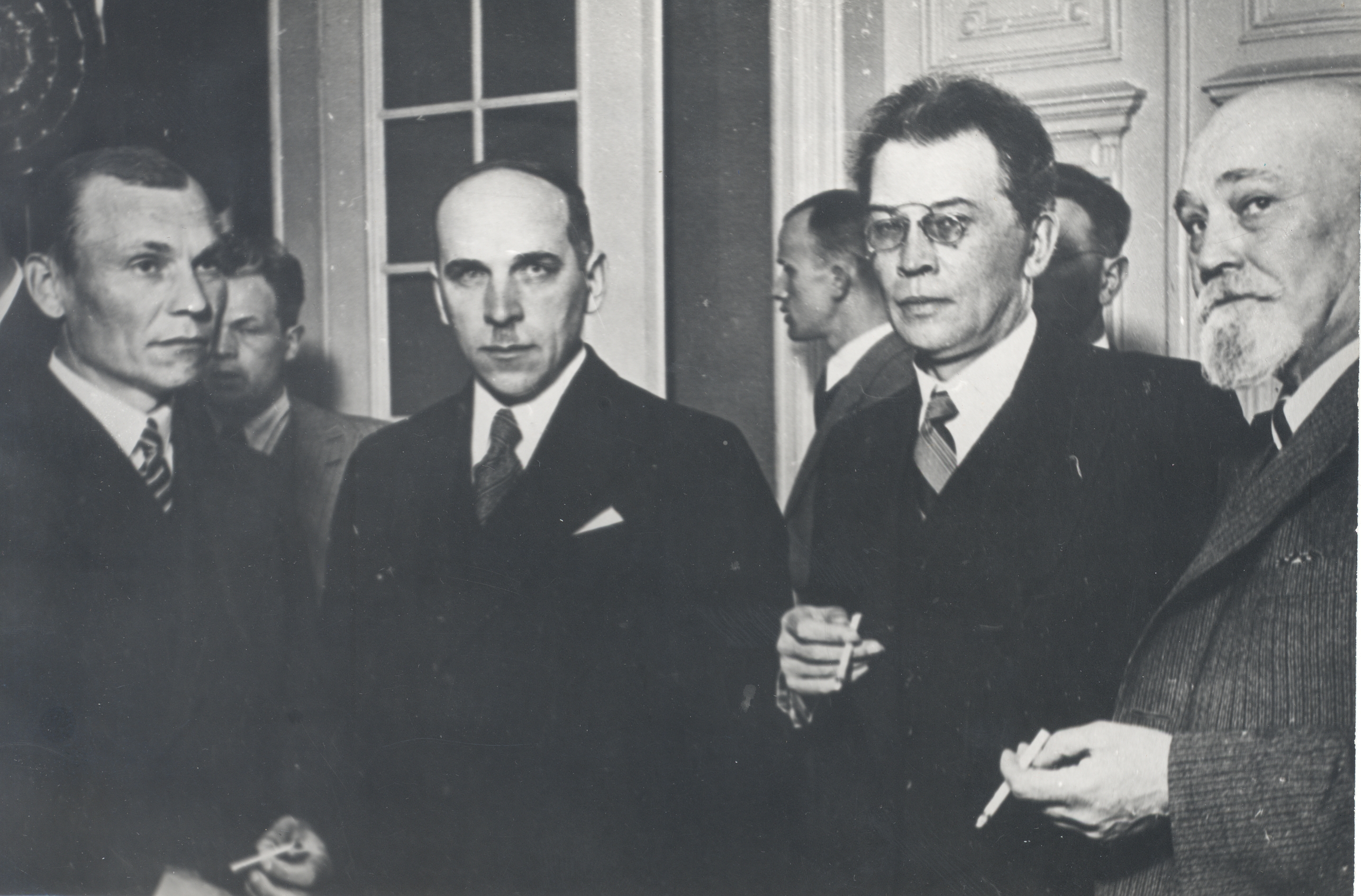 Literature prizes winners in 1937. A. Kivikas, J. Semper, f. Tuglas, K. a. Hindrey