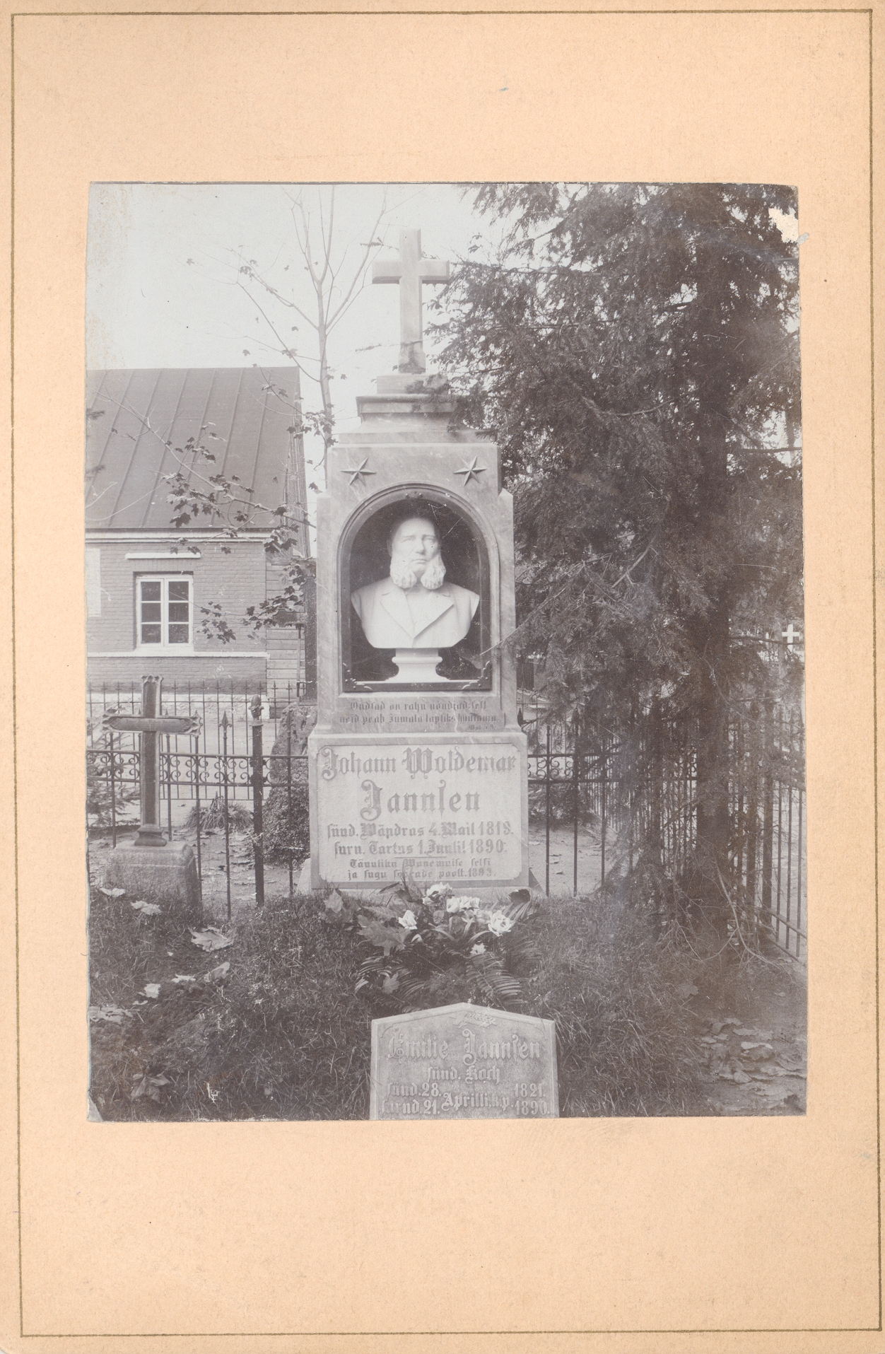 J. V. Jannsen's family burial site on the cemetery of Tartu Maarja
