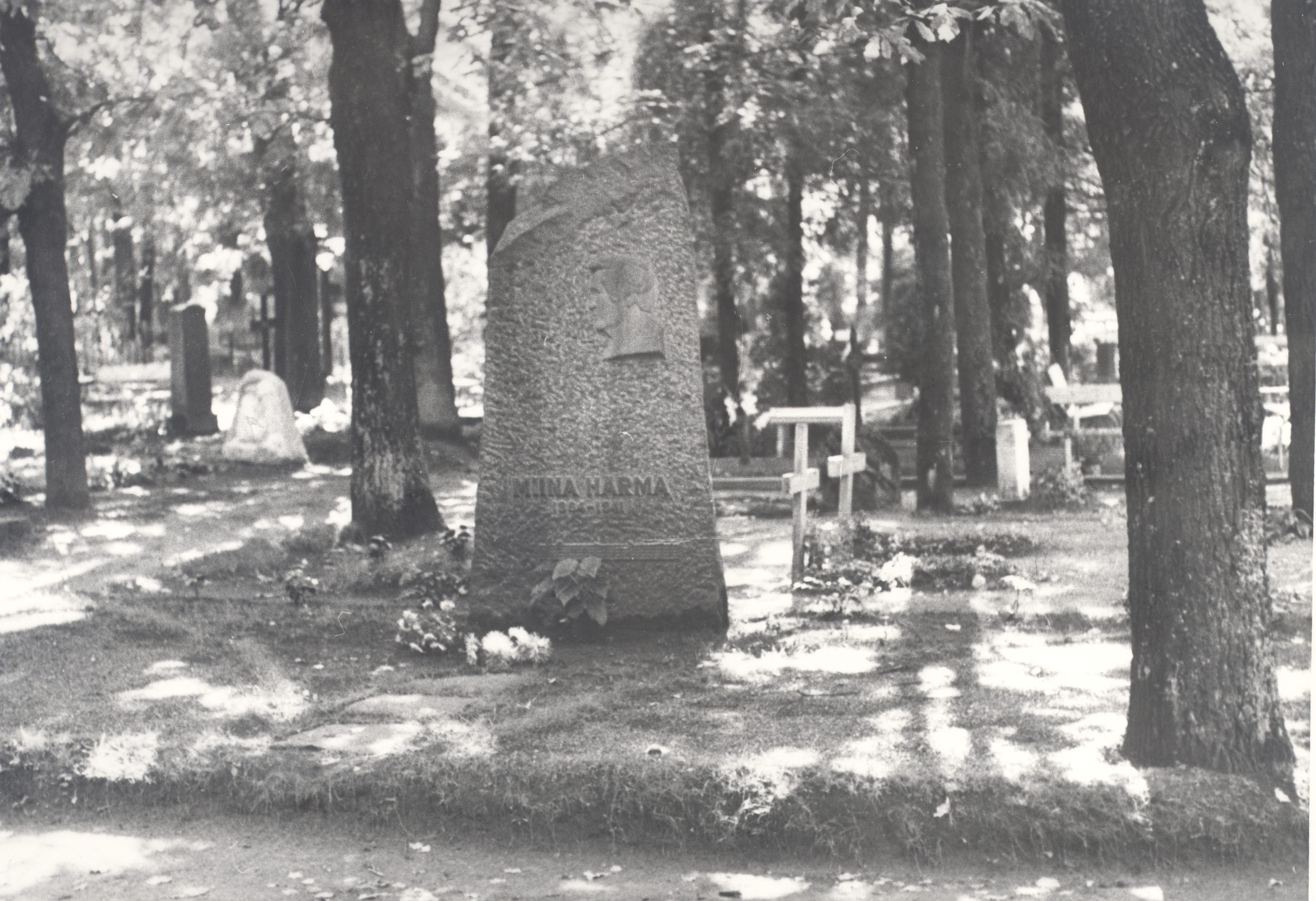 Härma, Miina grave in Tartu on Raaadi cemetery
