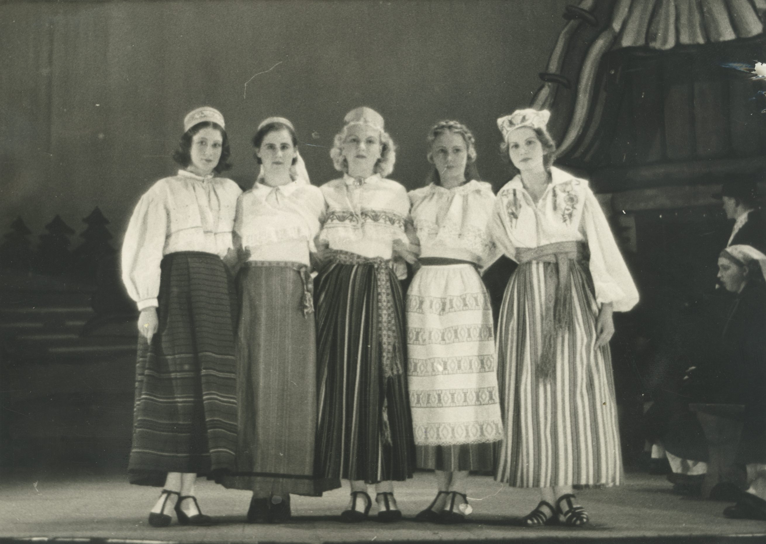 A. Kitzbergi - J. Simmi singing game "Shooting in Vanemuise" in 1938.
