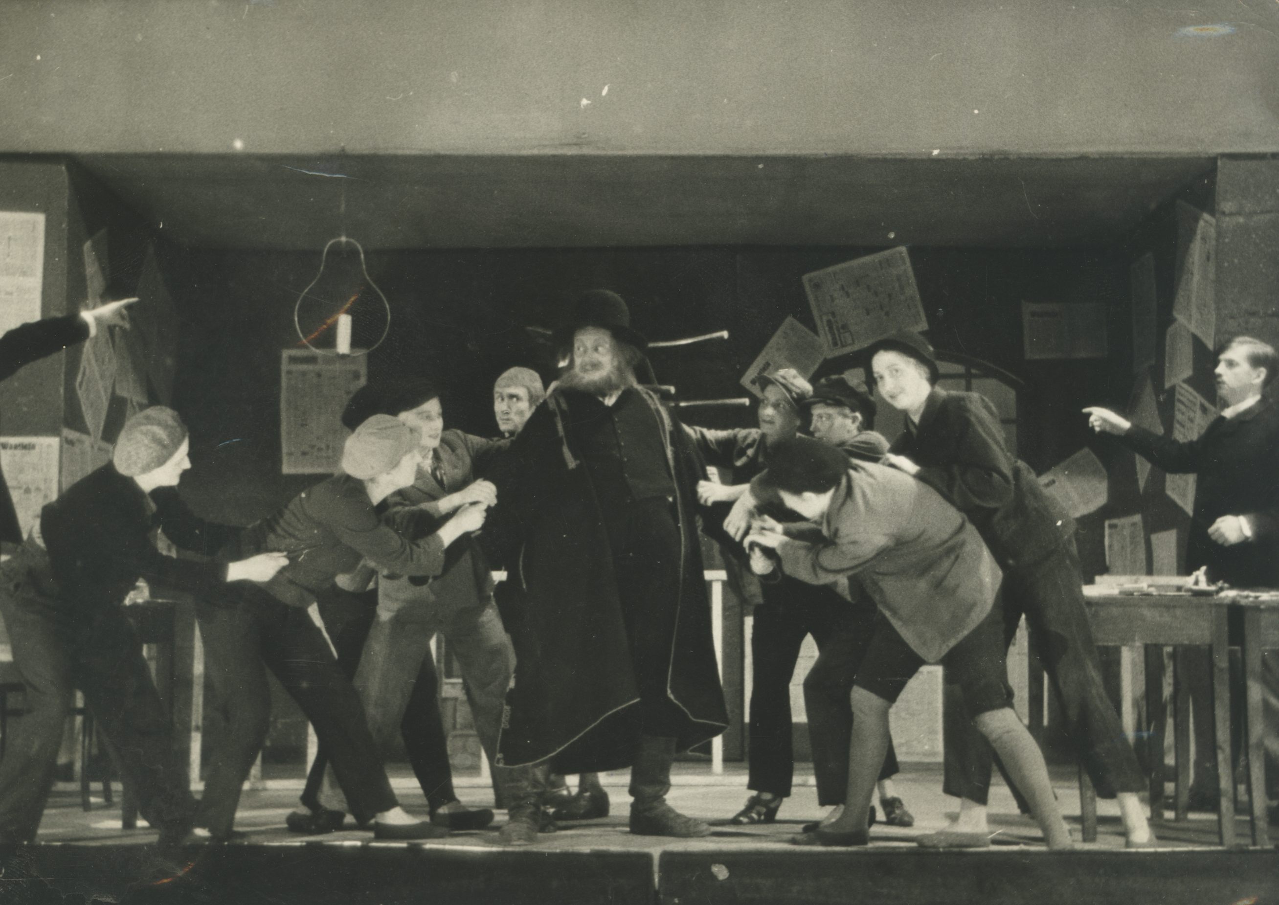 A. Kitzbergi - J. Simmi singing game "Shooting in Vanemuise" in 1938.