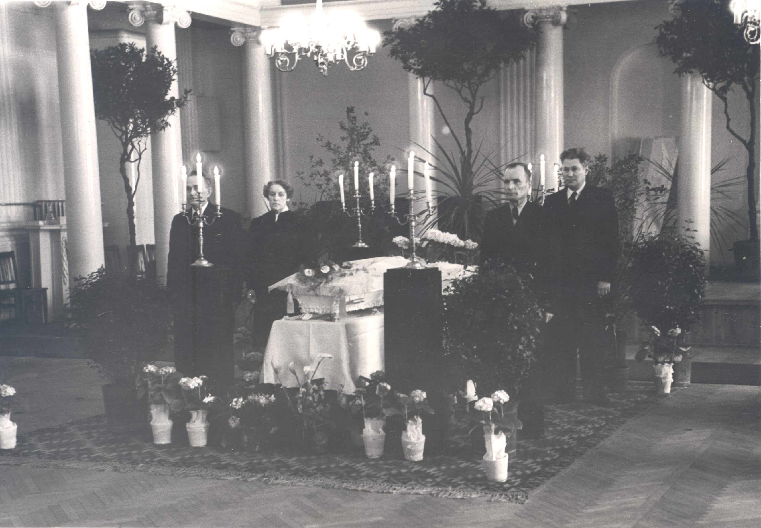 Wound, Give a funeral in 1957