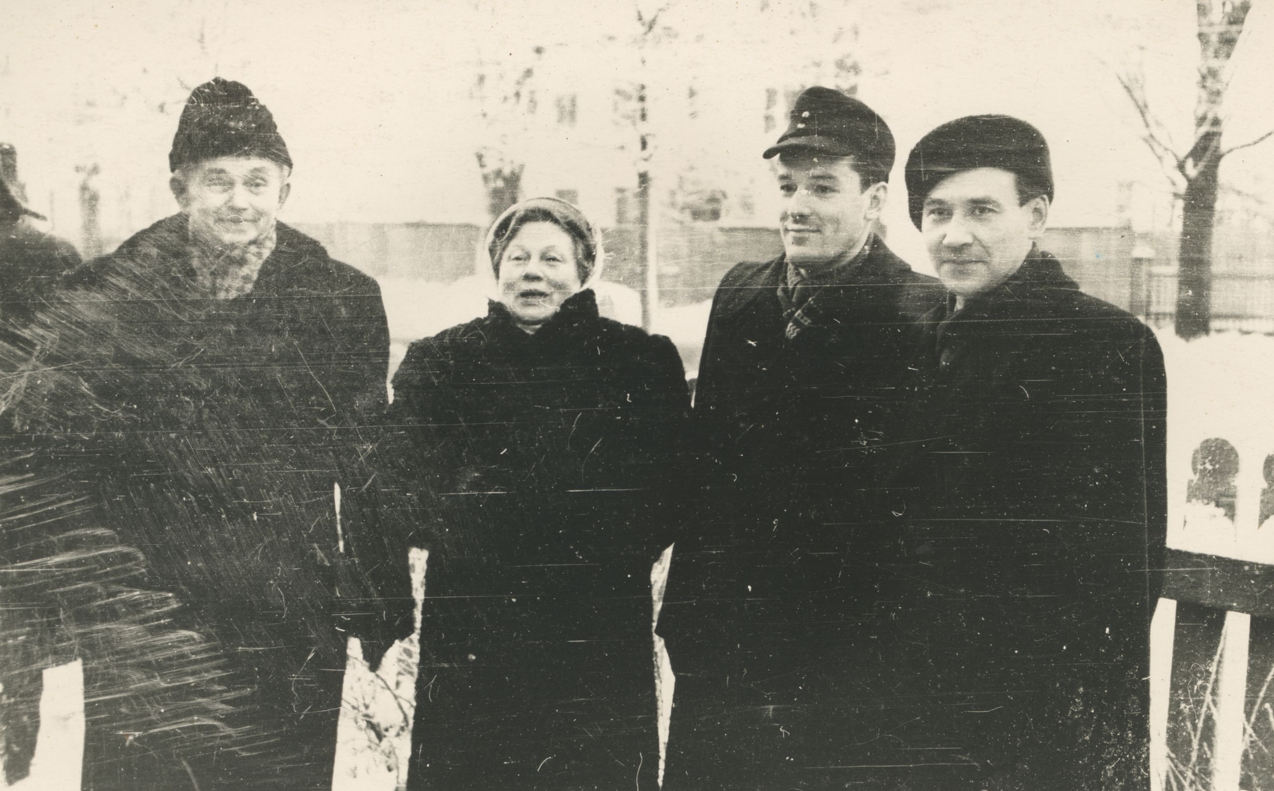 Opening of o. Lutsu monument drawer 8.01.1958 from the left: e. Mouse, a. Mouse, K. Koger, a. Nagelmaa