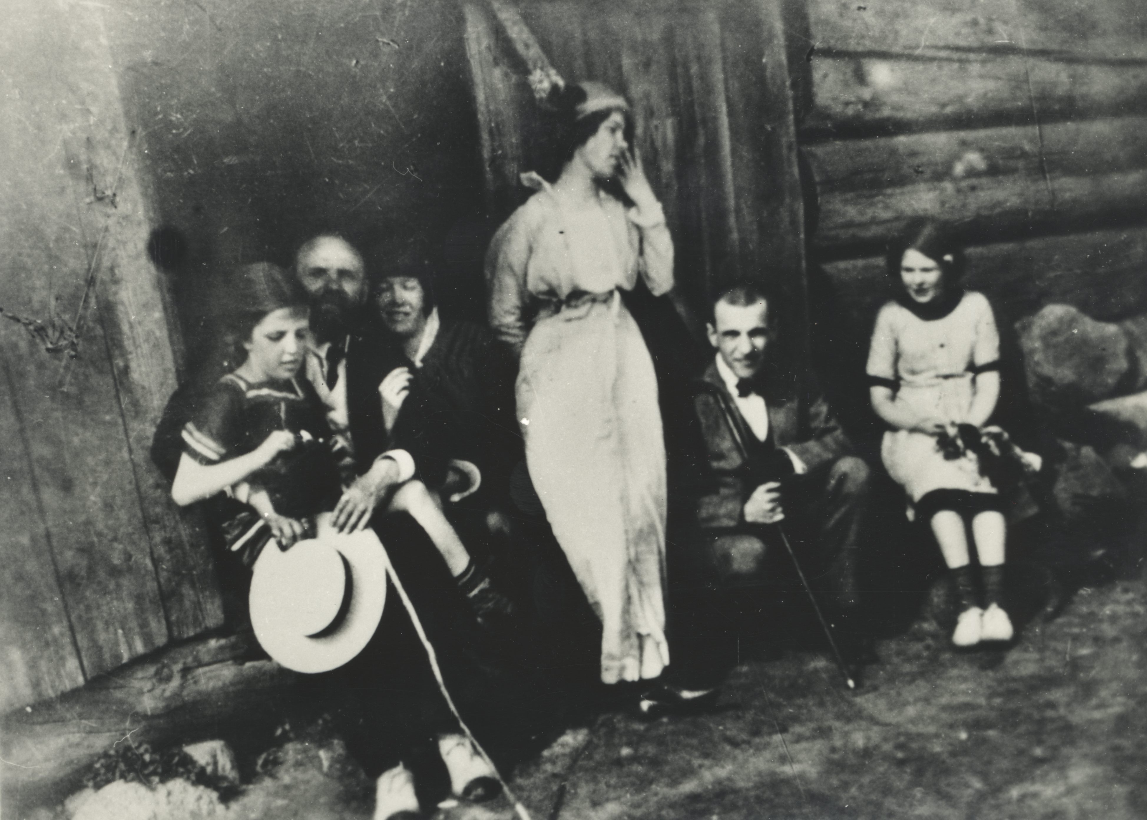 A. Laikmaa, m. Under, [b. Under], a. Adson, m. Under's daughters Dagmar and Hedda