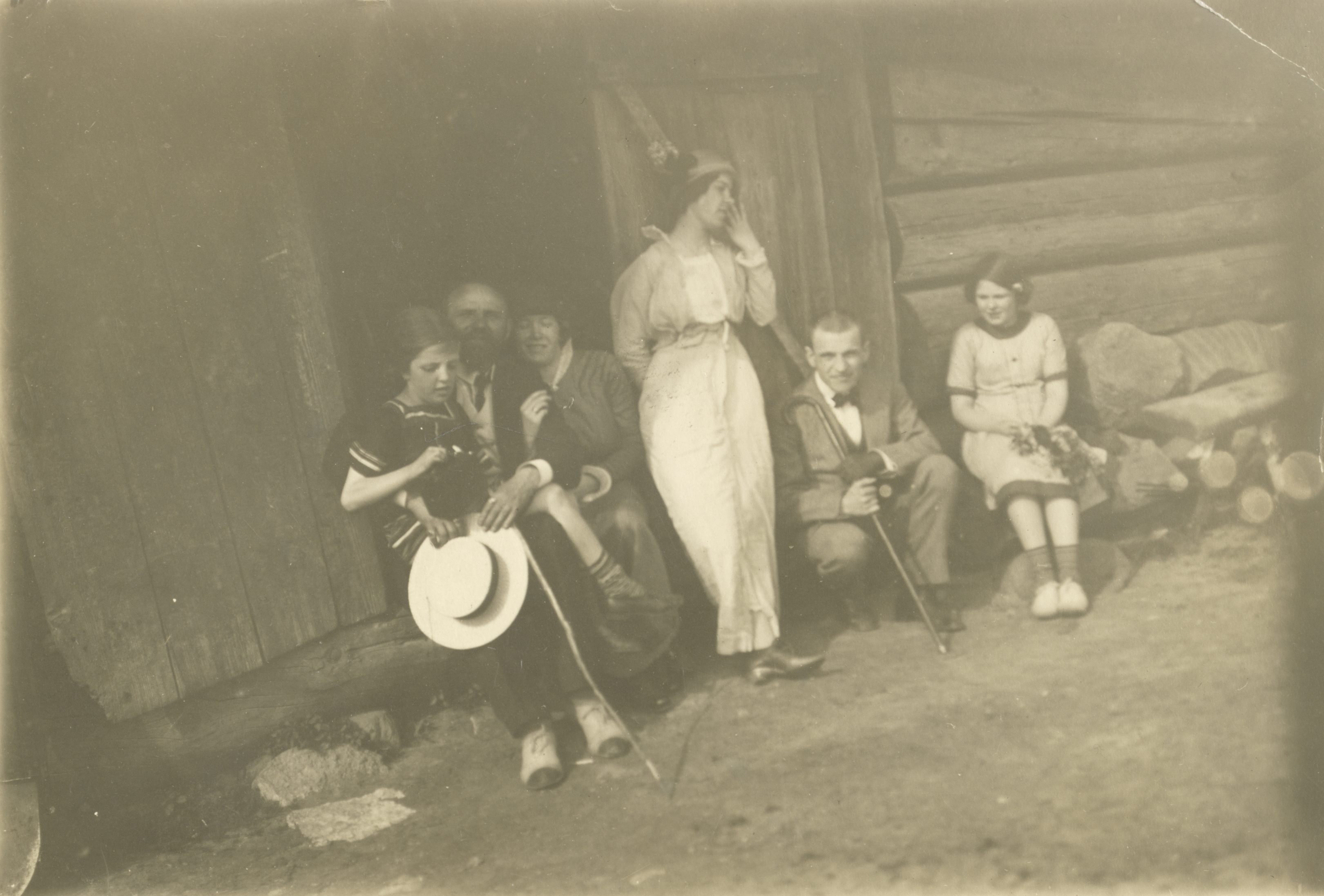 A. Laikmaa, m. Under, [b. Under], a. Adson, m. Under's daughters Dagmar and Hedda