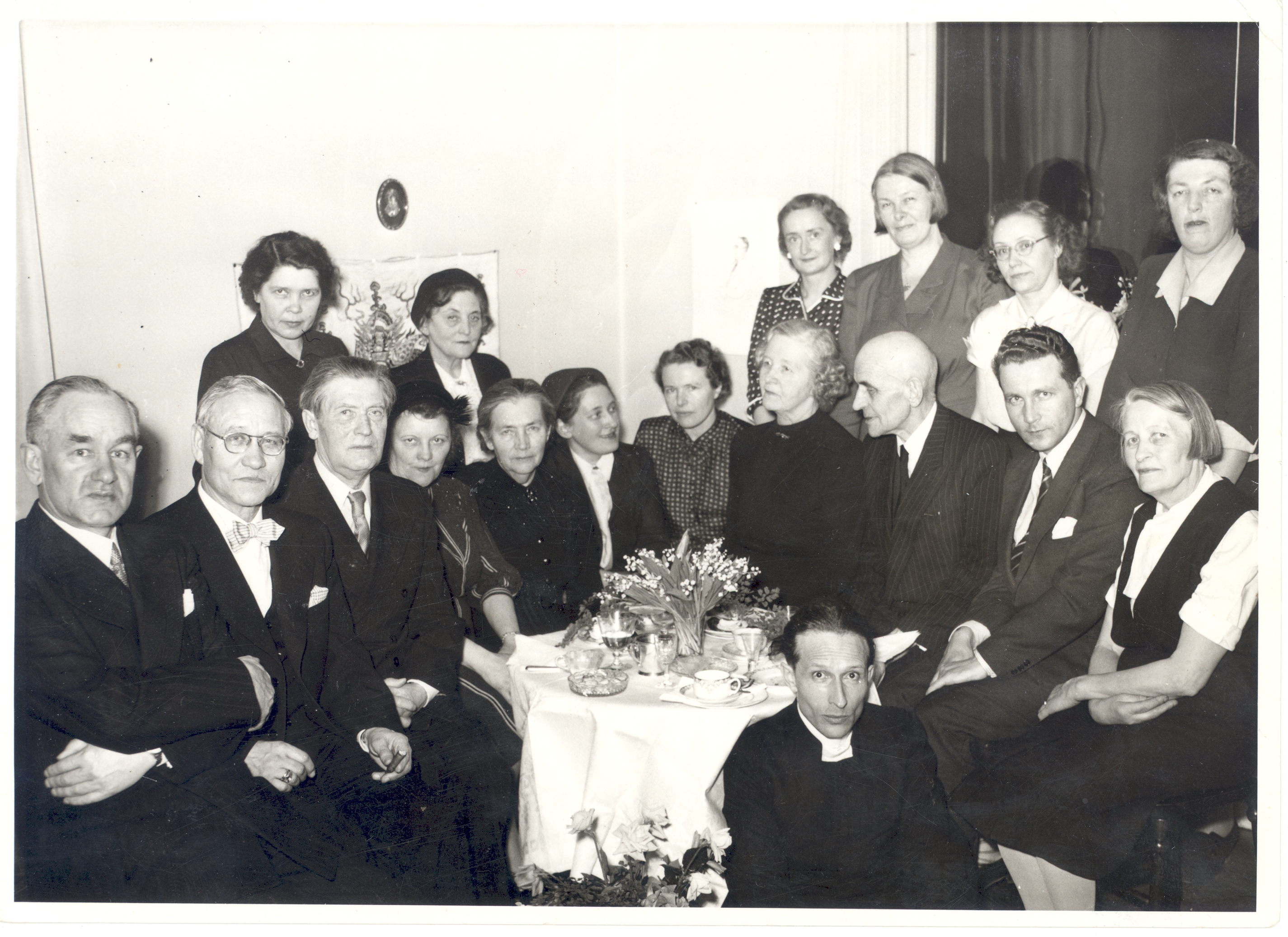 Hermann Stock, August Mälk, Johannes Aavik, Marie Under, Artur Adson, Berta Under, Dagmar Stock, Hedda Hacker, etc. On the 70th birthday of m. Under 27.03.1953